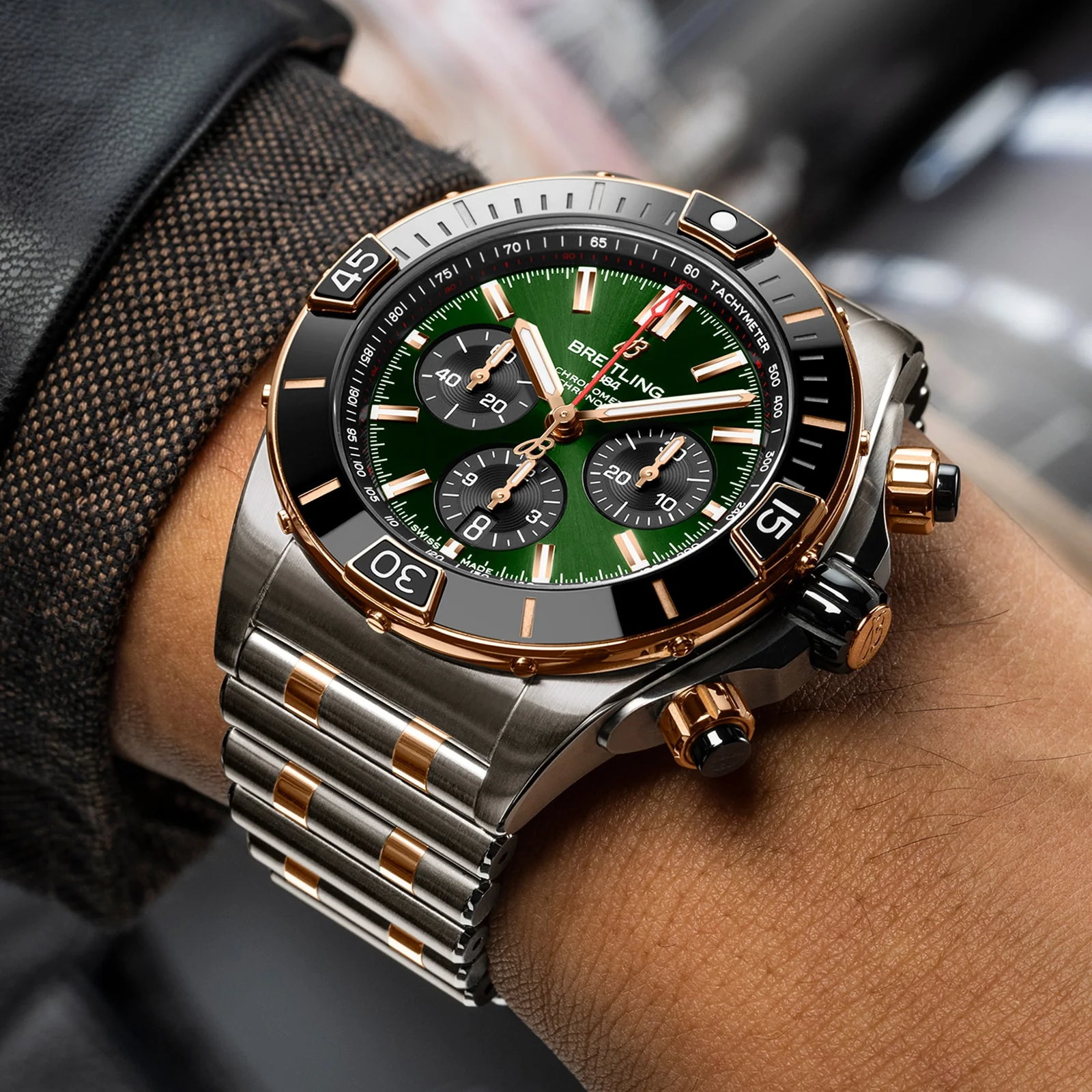 Super Chronomat B01 44 | 44mm, Two-Tone Steel & 18K Rose Gold, Green Dial - Image 5