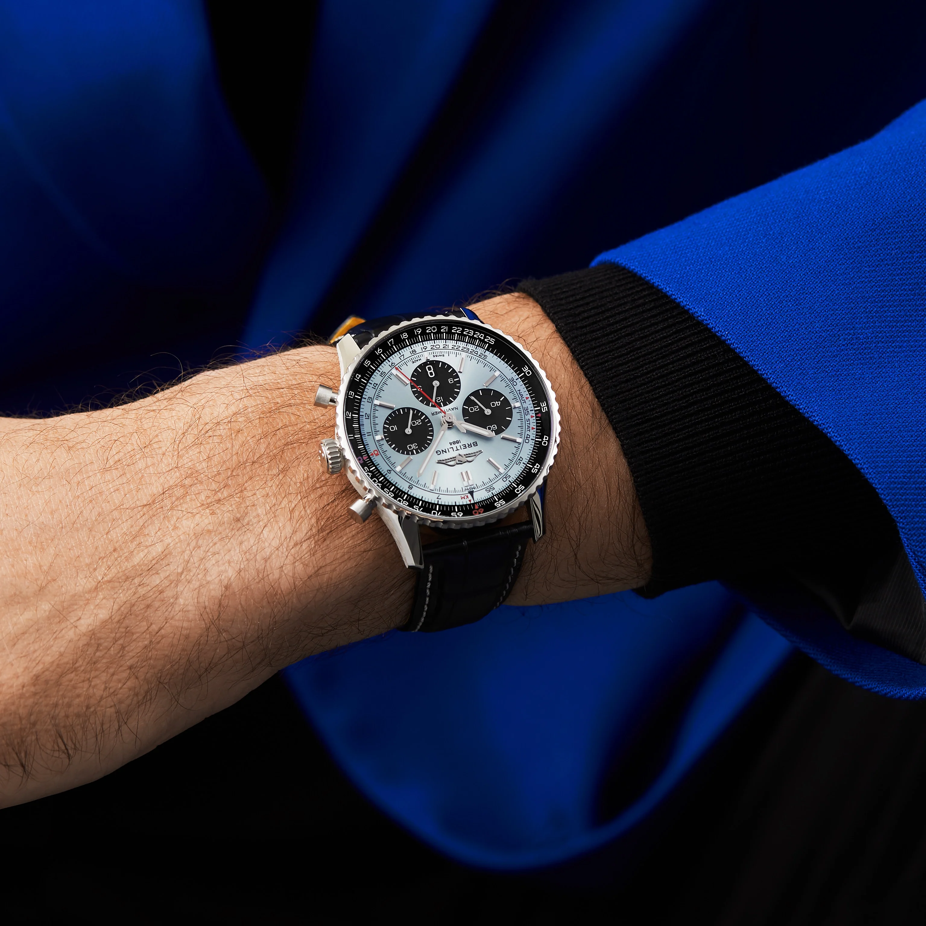 Navitimer B01 Chronograph 43 | 43mm, Steel, Alligator Leather, Blue Dial - Image 7