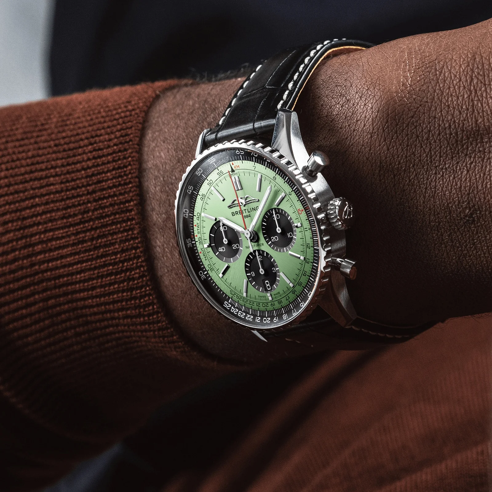 Navitimer B01 Chronograph 43 | 43mm, Steel, Alligator Leather, Green Dial - Image 6