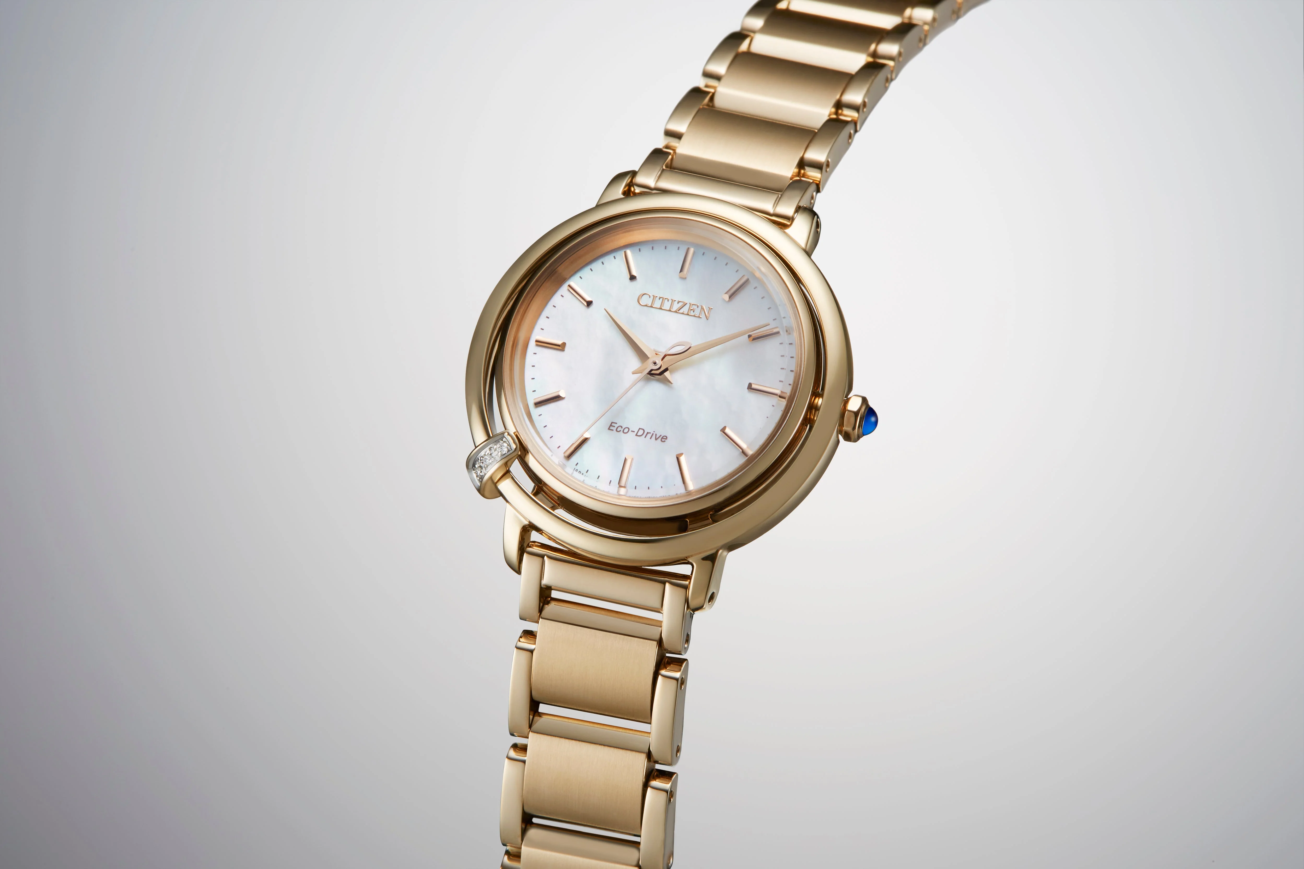 Arcly | 31mm, 14K Yellow Gold Plated Steel, Steel, Mother of Pearl Dial - Image 5