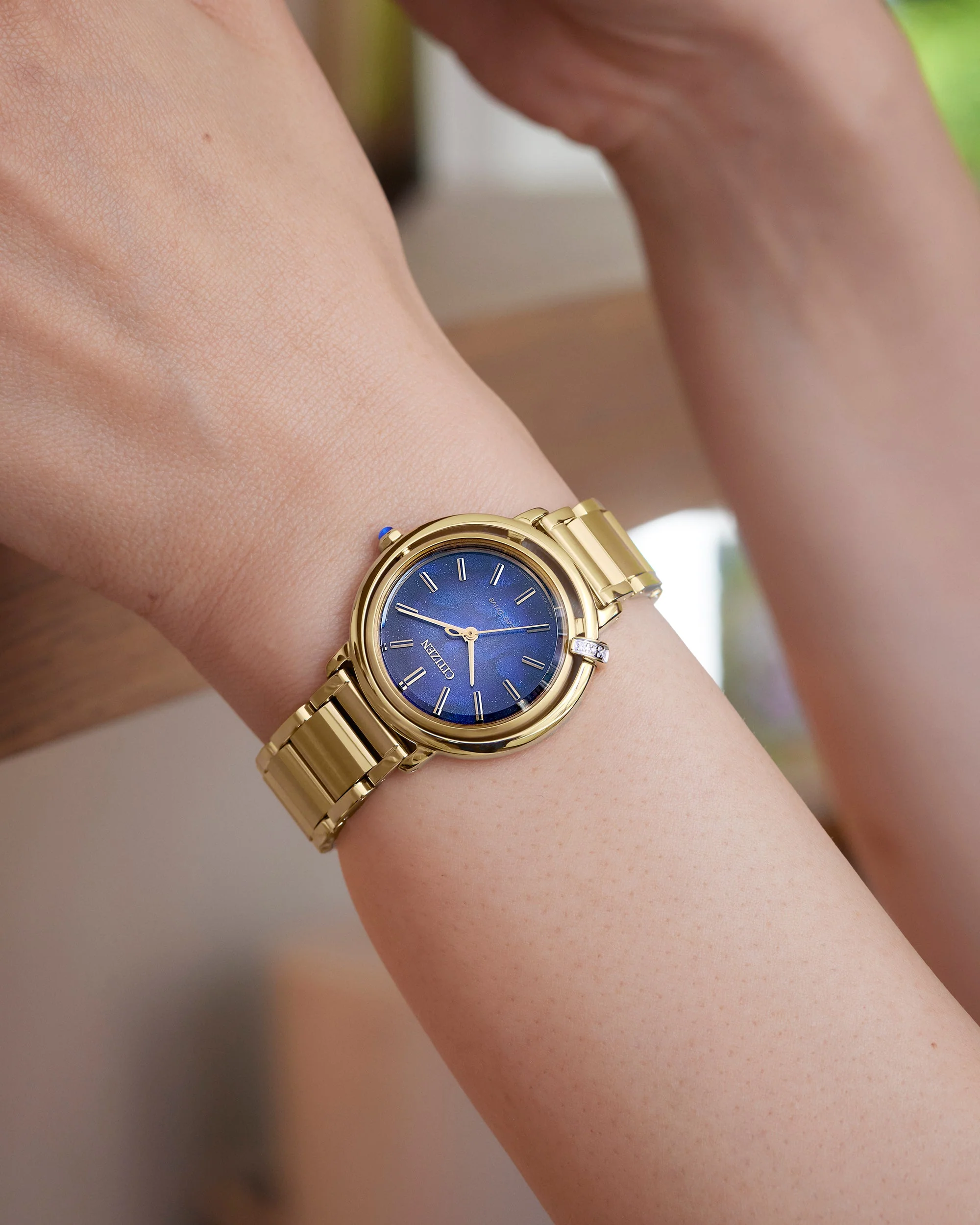 Arcly | 31mm, 14K Yellow Gold Plated Steel, Steel, Navy Dial - Image 5