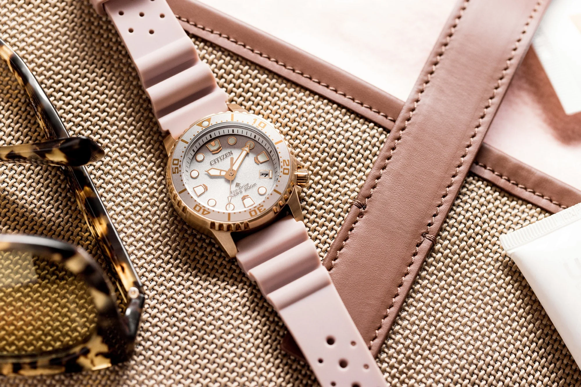 Dive 4 | 36.5mm, 14K Rose Gold Plated Steel, Rubber, Silver Dial - Image 5