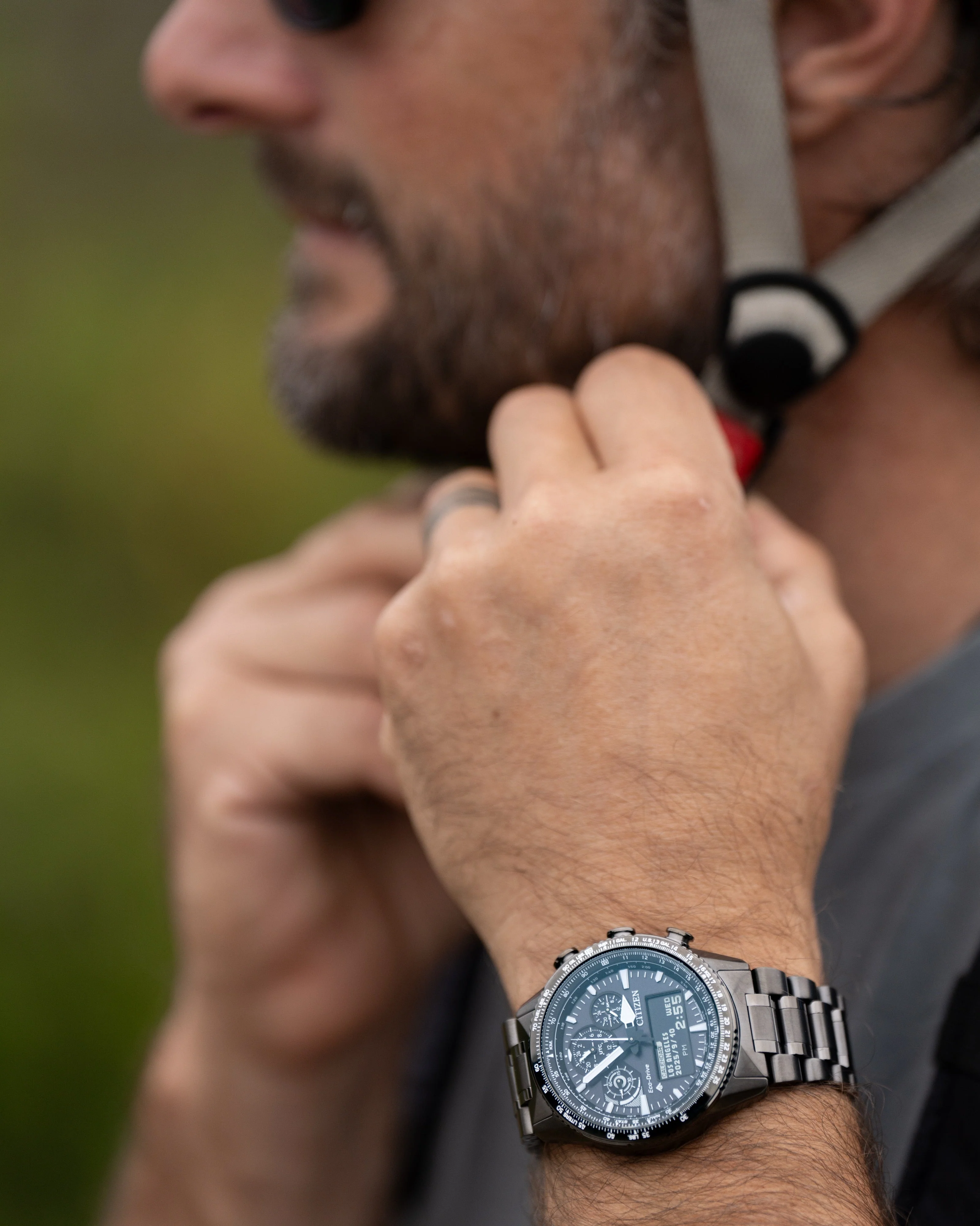 Skyhawk | 43mm, Steel, Two-Tone Steel & PVD Black, Black Dial - Image 4