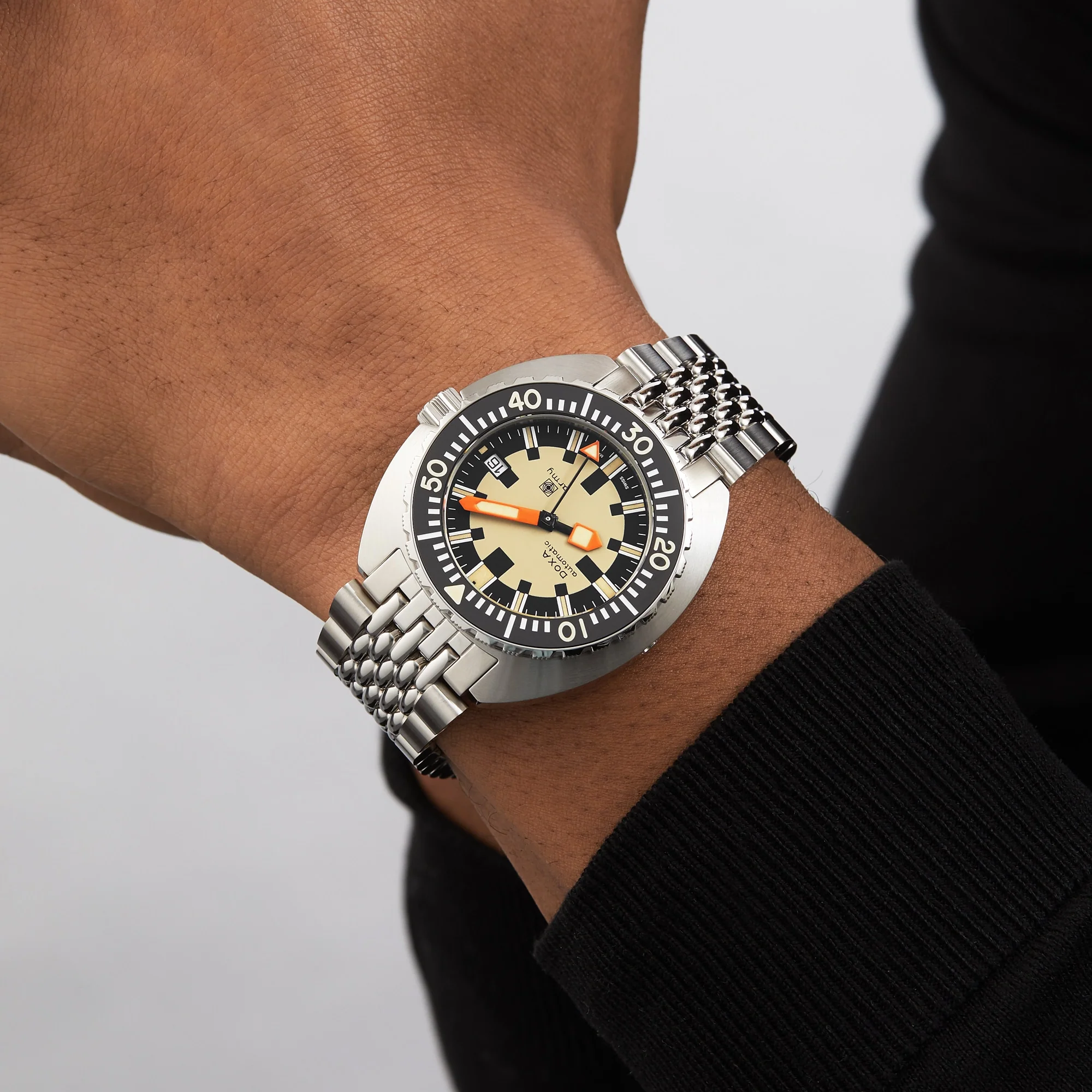 DOXA Army Stainless Steel | 42.5mm, Steel, Beige Dial - Image 5
