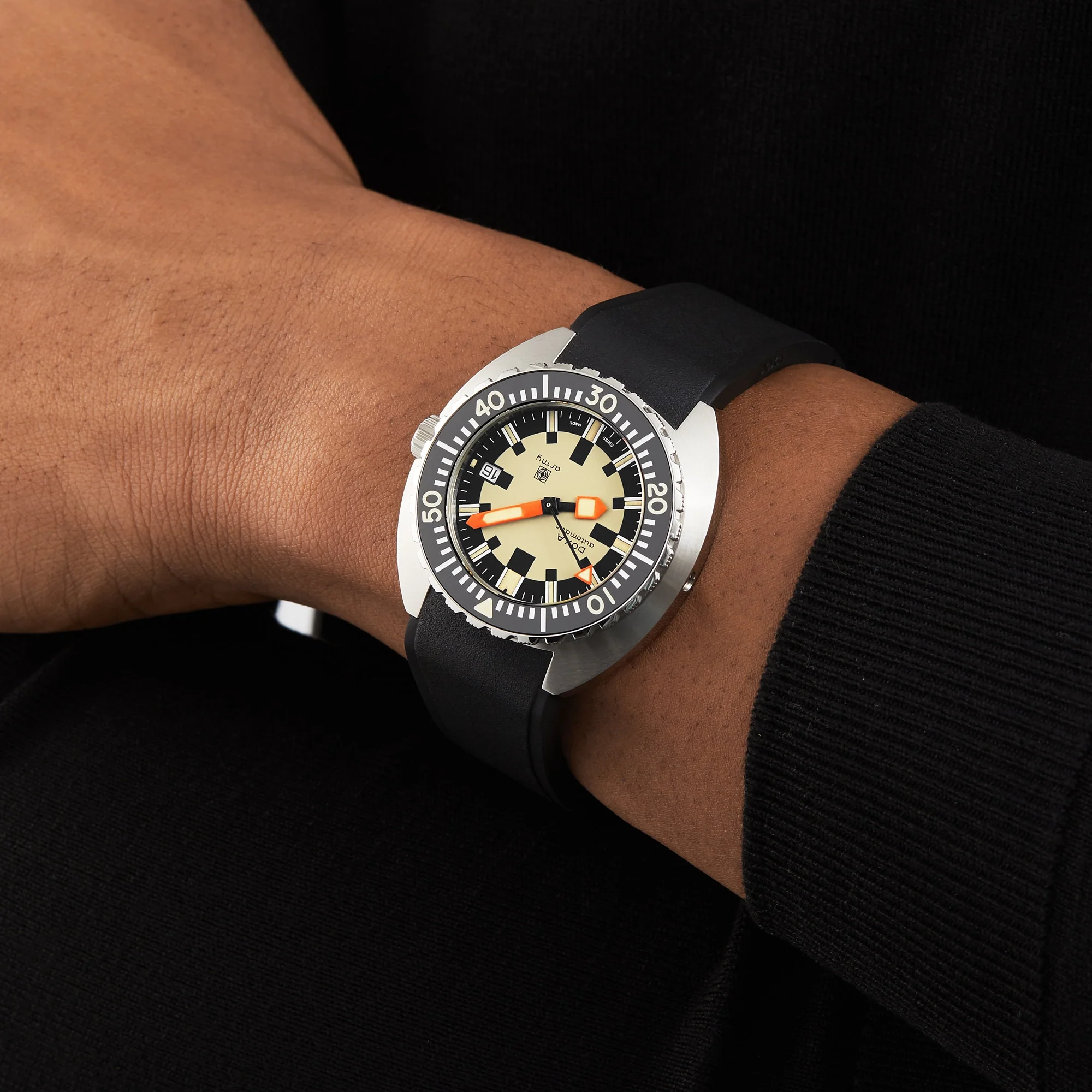 DOXA Army Stainless Steel | 42.5mm, Steel, Rubber, Beige Dial - Image 5