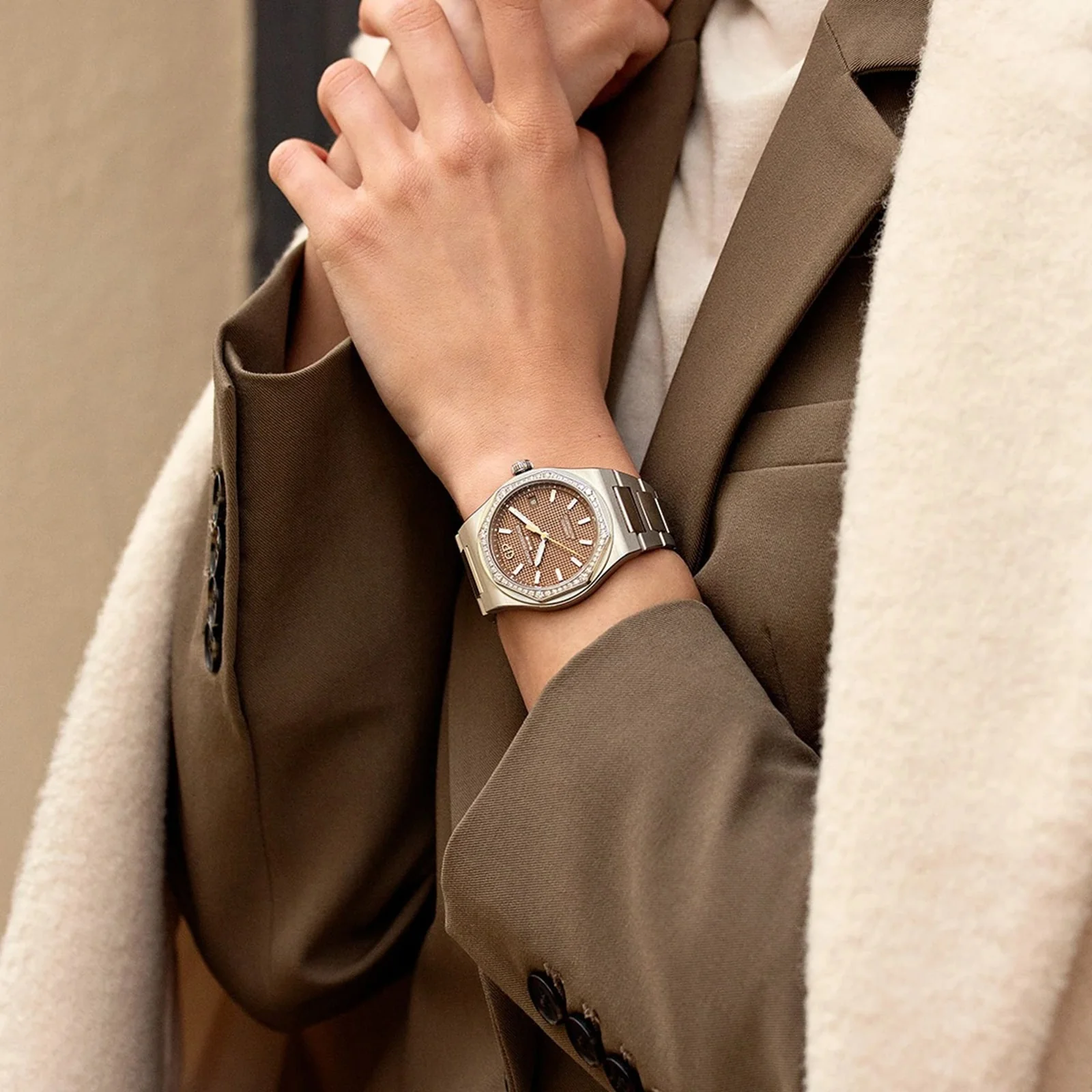 Laureato 38 | 38mm, Steel, Gold Dial, Ref. 81005-11S3320-1CM - Image 3