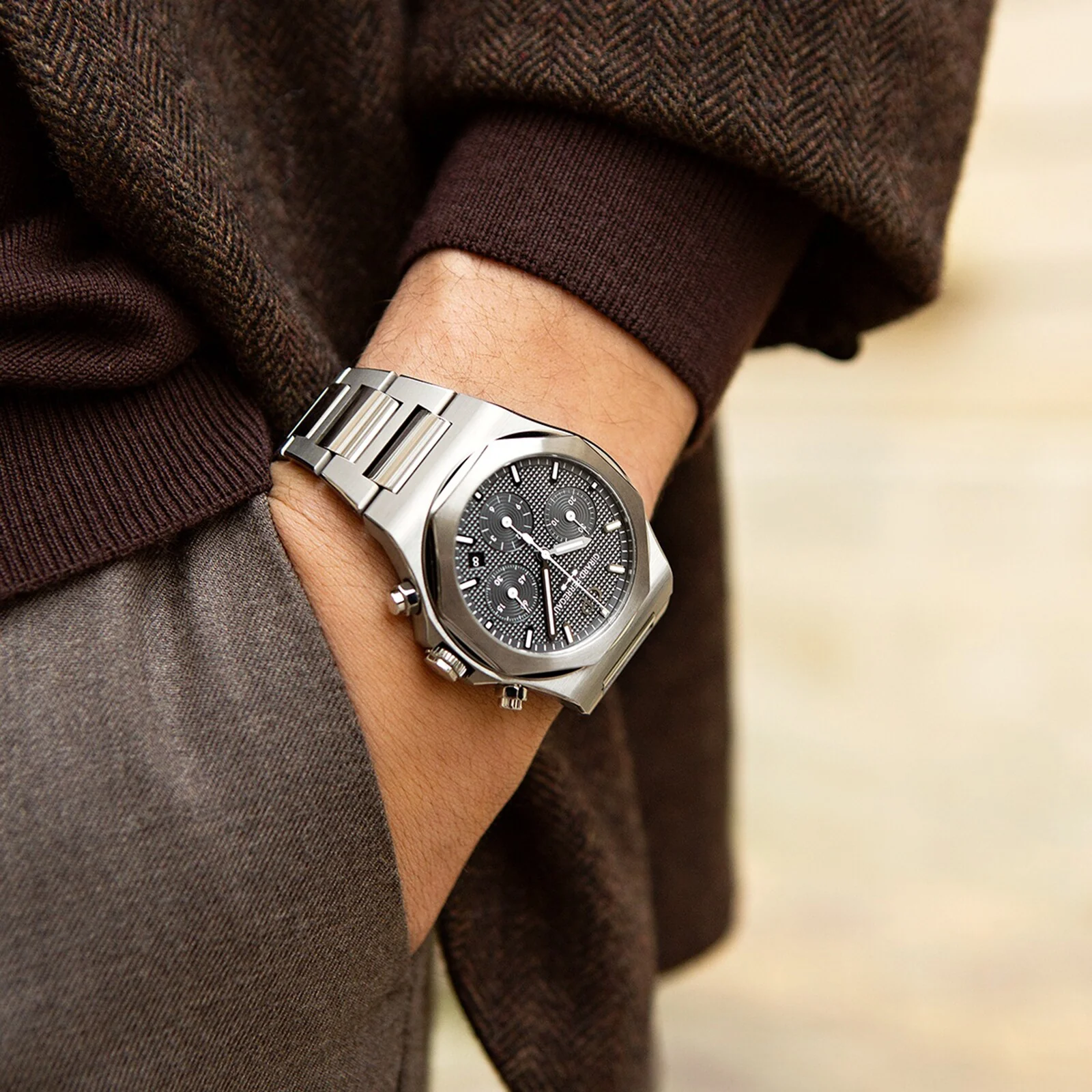 Laureato Chronograph Ti49 | 42mm, Titanium, Grey Dial - Image 5