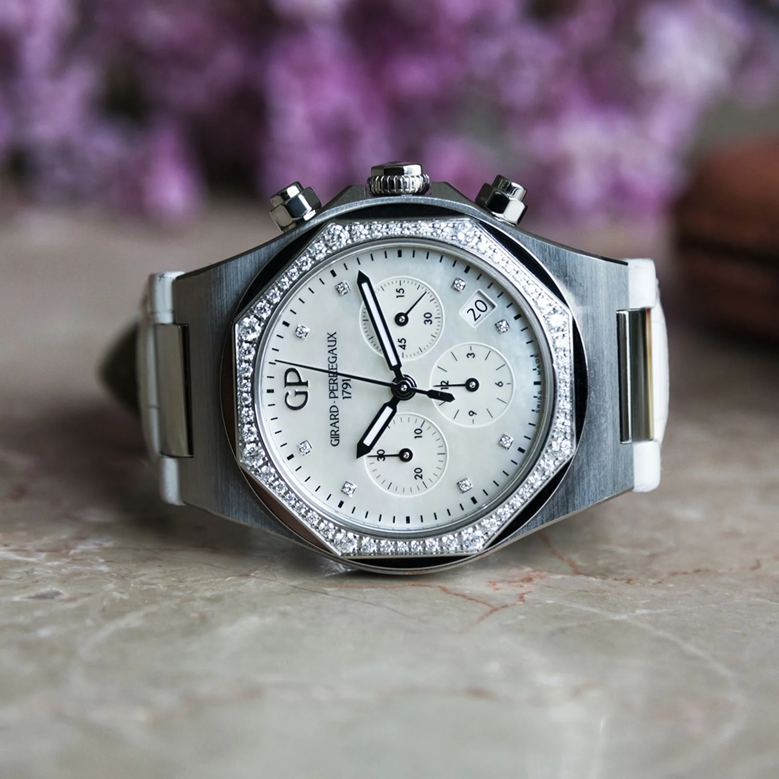 Laureato Chronograph 38 | 38mm, Steel, Alligator Leather, Mother of Pearl Dial - Image 3