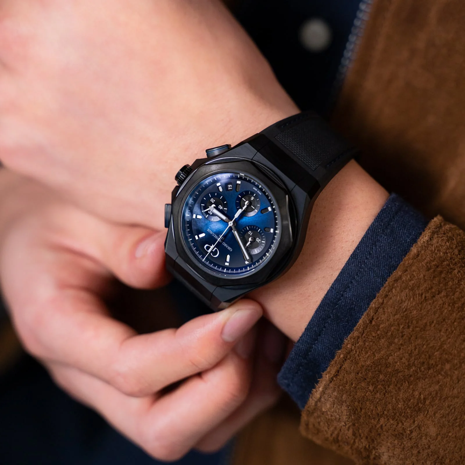 Laureato Absolute Chronograph | 44mm, Titanium, Rubber, Blue Dial - Image 4