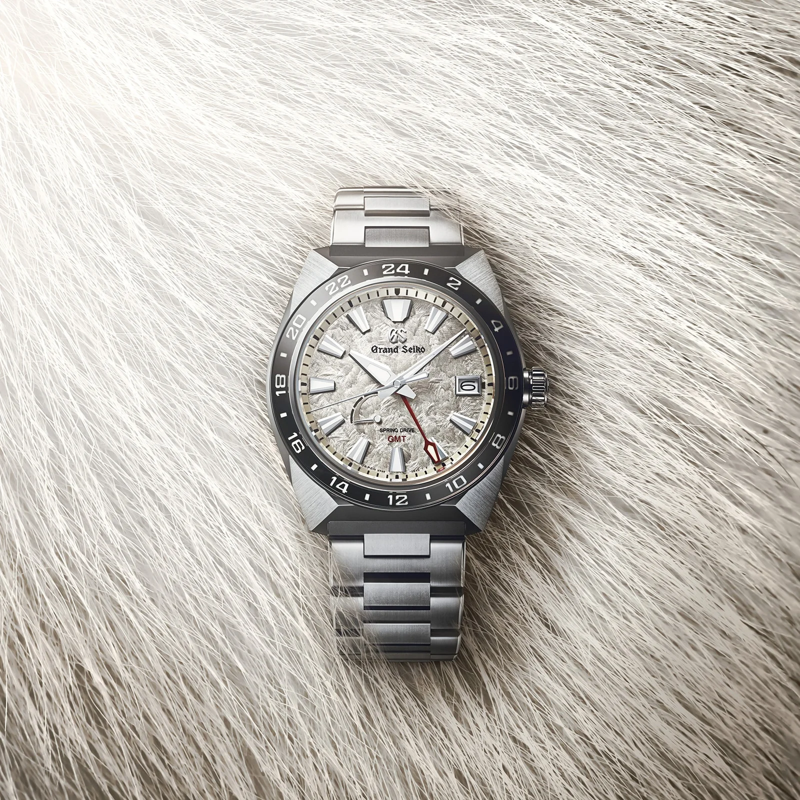 Spring Drive GMT Sport | 44.5mm, Titanium, Beige Dial - Image 7