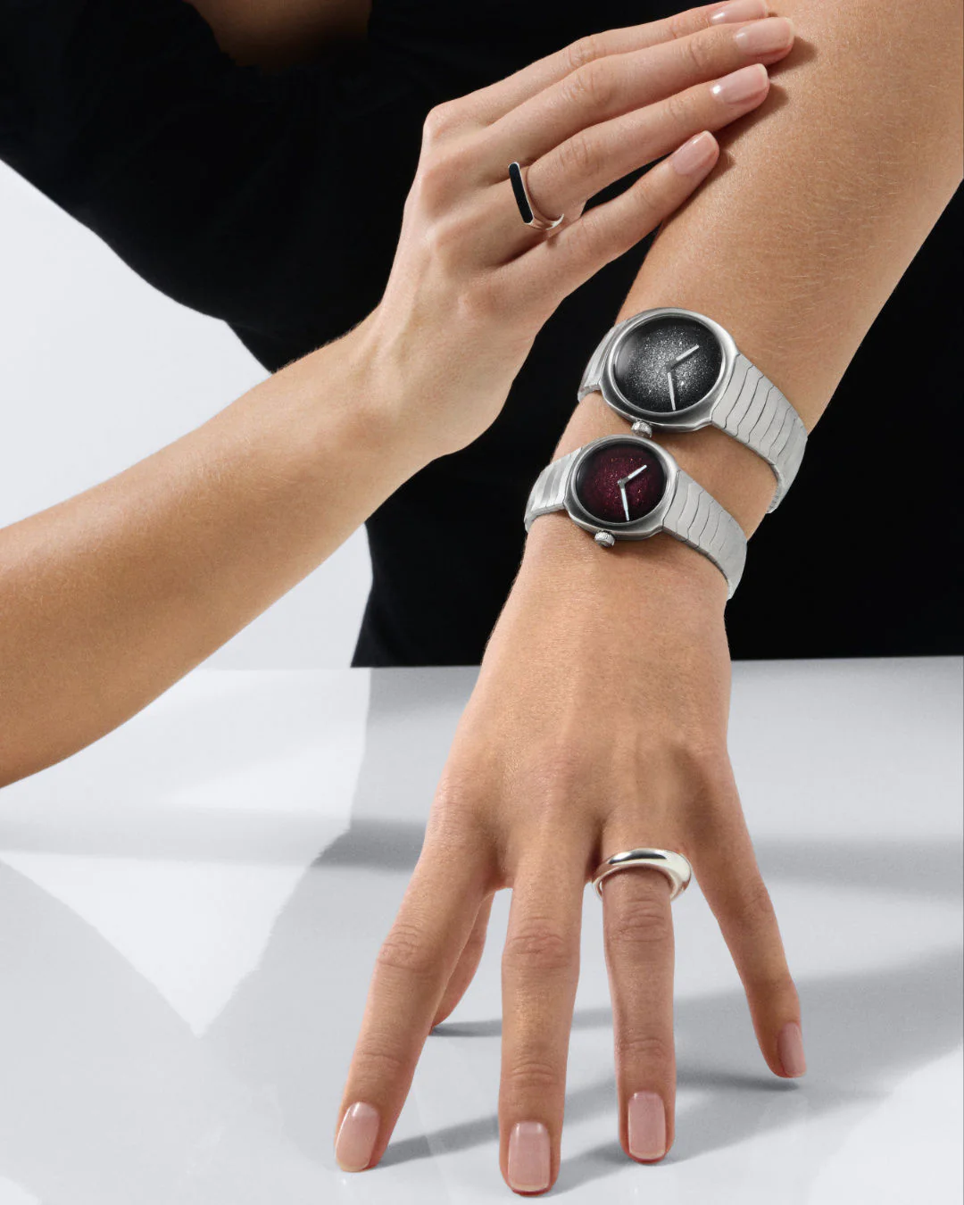 Streamliner Two Hands | 28mm, Steel, Red Dial - Image 4