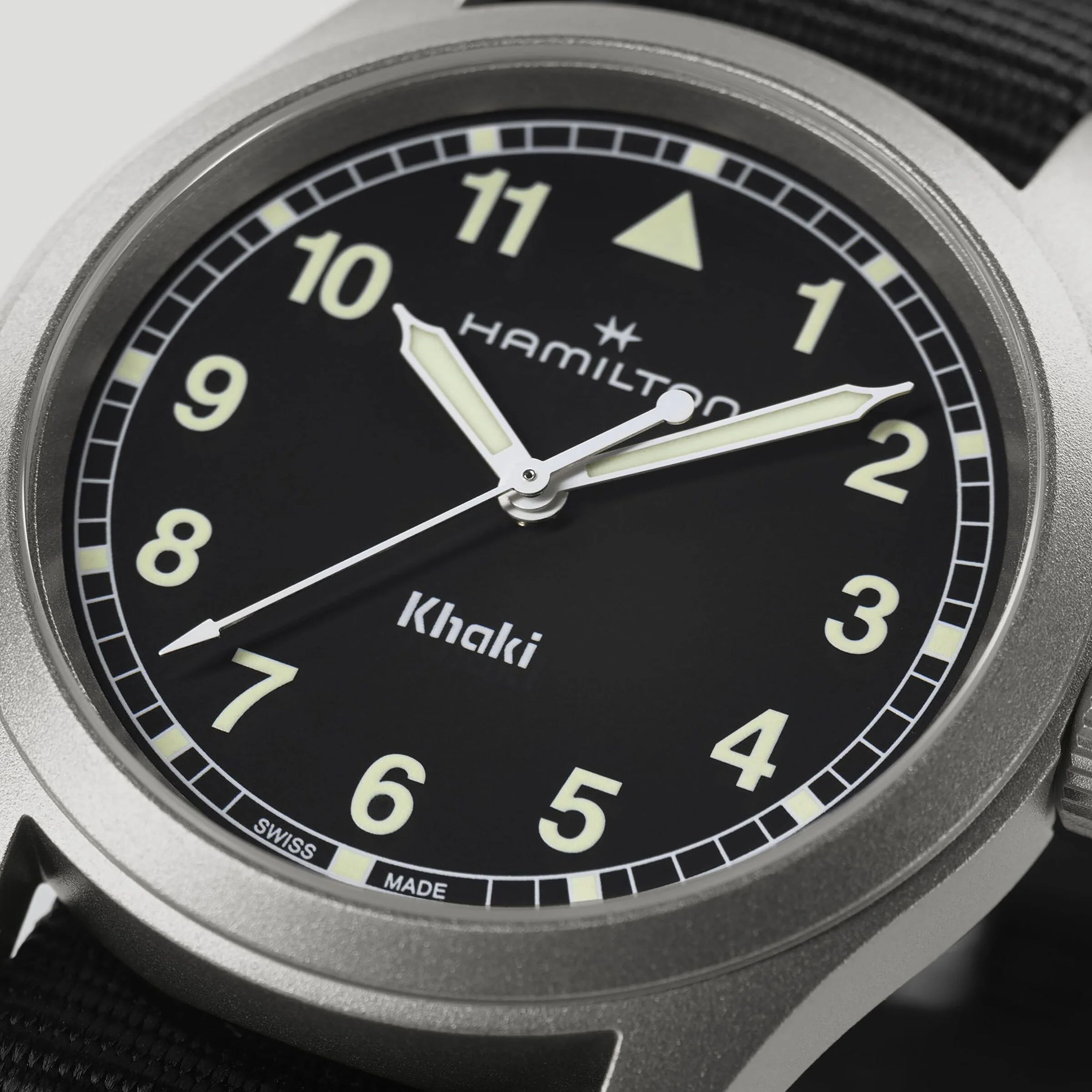 Khaki Field Quartz | 38mm, Steel, CANVAS, Black Dial, Ref. H69401430 - Image 4