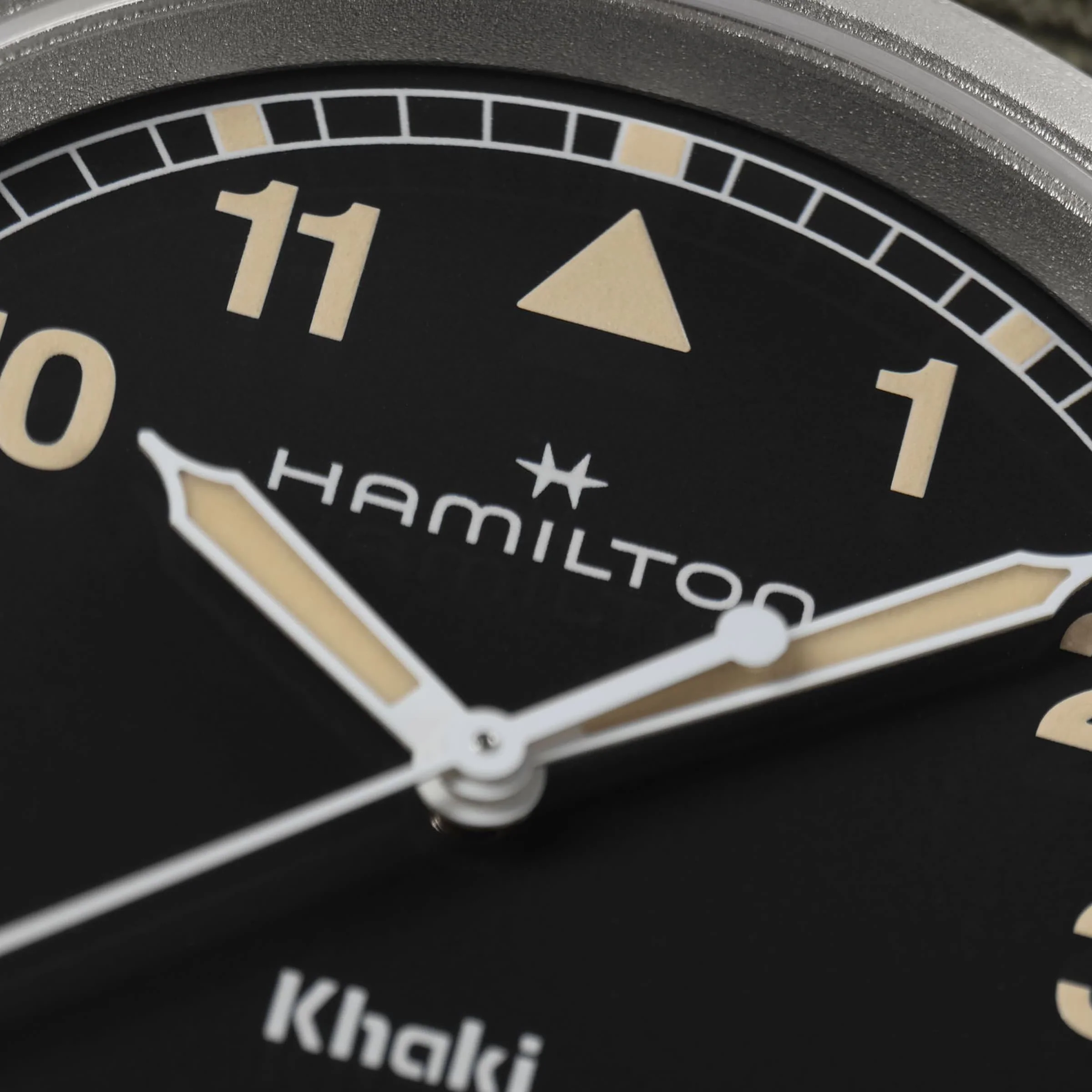 Khaki Field Quartz | 38mm, Steel, CANVAS, Black Dial, Ref. H69401930 - Image 4