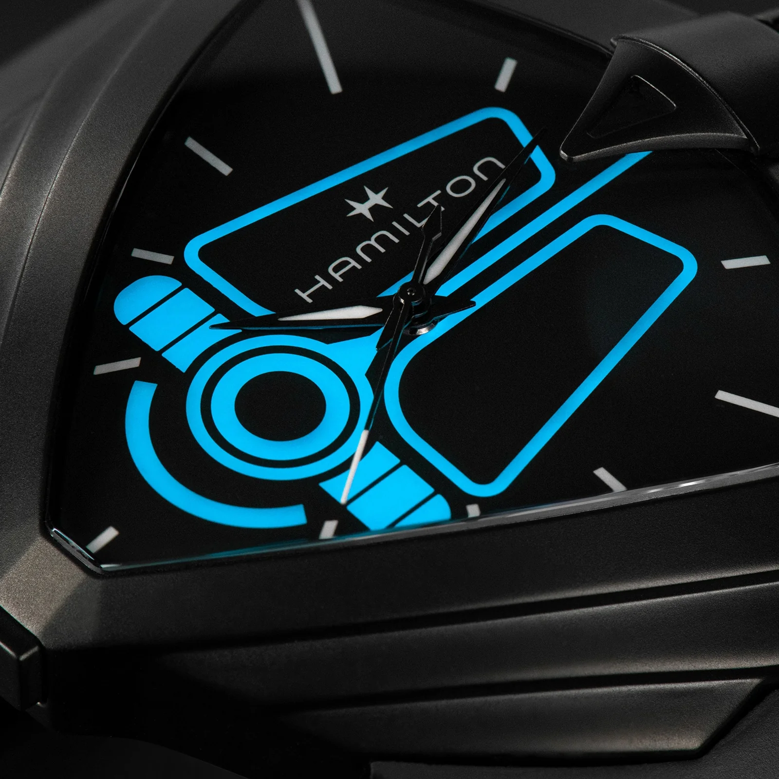 Ventura XXL Bright Dune Limited Edition | 52mm, Two-Tone Steel & PVD Black, Rubber, Black Dial - Image 8