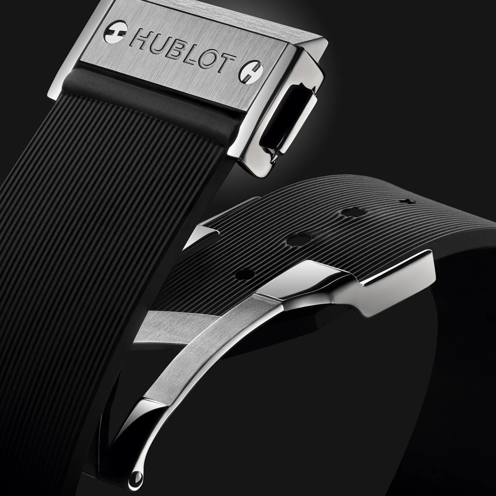 Classic Fusion Titanium | 42mm, Titanium, Rubber, Black Dial - Image 4