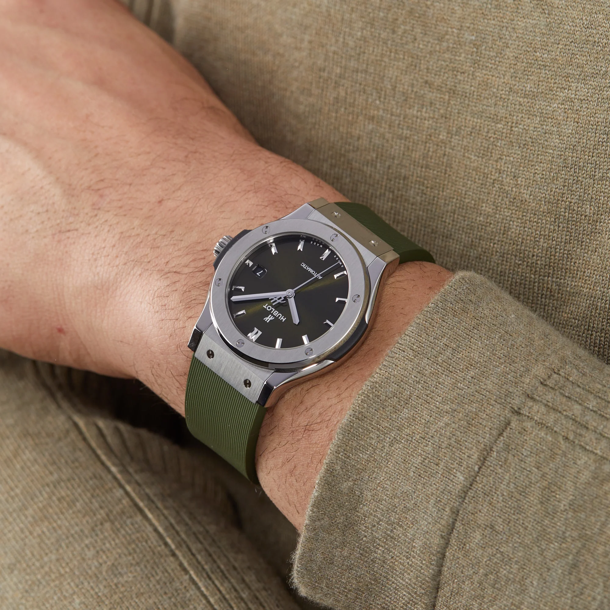 Classic Fusion Titanium Green | 42mm, Titanium, Rubber, Diamond Green Dial - Image 10