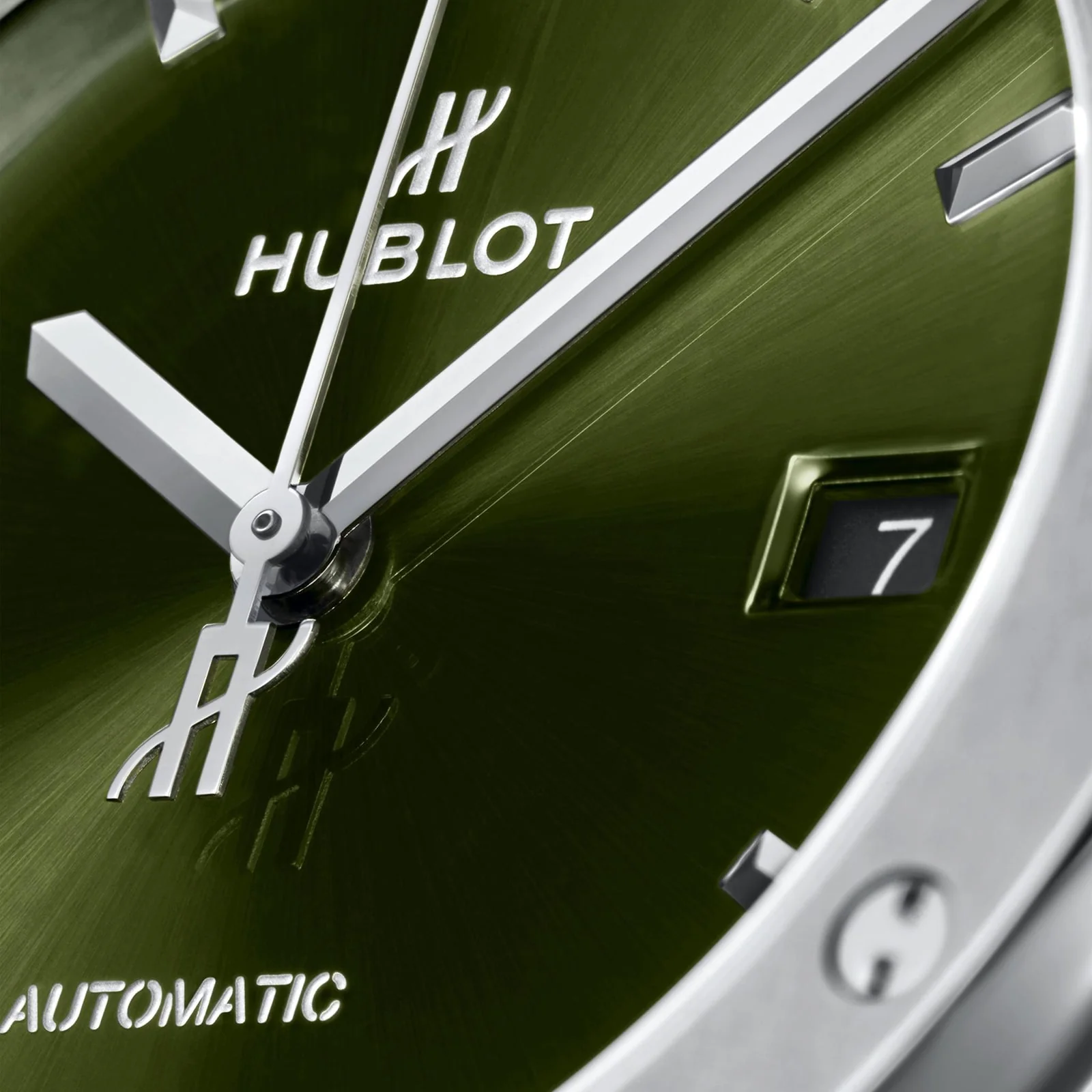 Classic Fusion Titanium Green | 42mm, Titanium, Rubber, Diamond Green Dial - Image 5