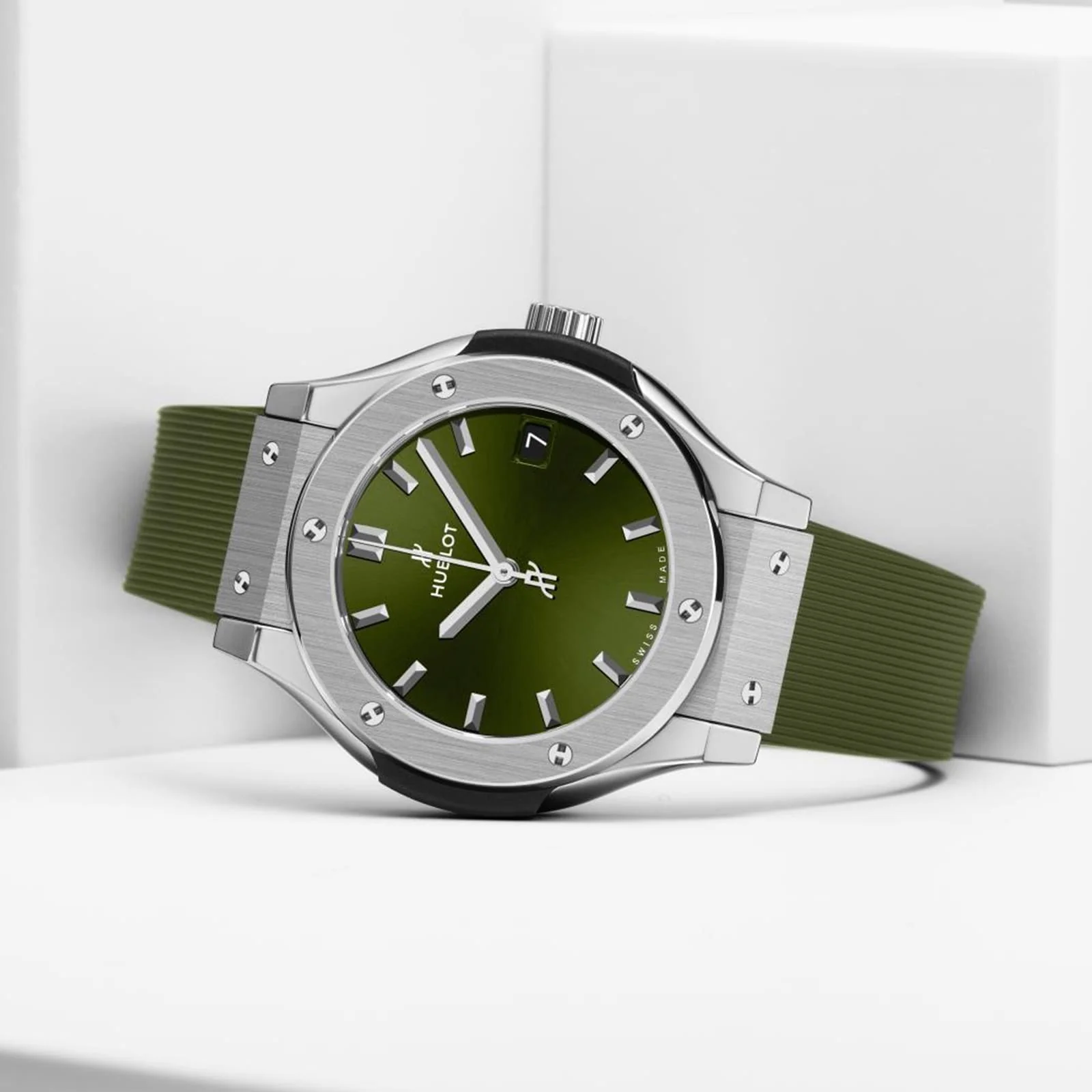 Classic Fusion Titanium Green | 42mm, Titanium, Rubber, Diamond Green Dial - Image 6