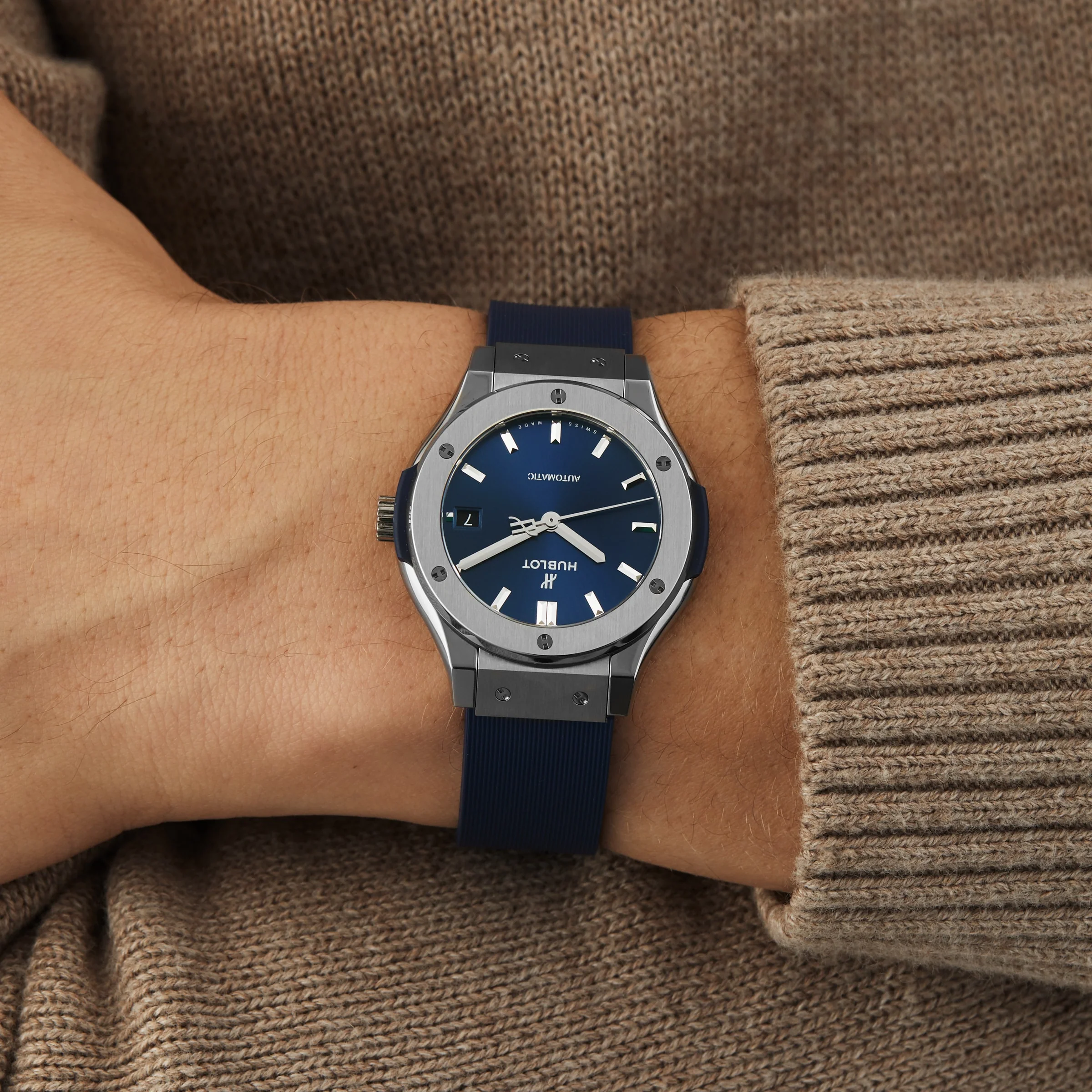 Classic Fusion Titanium Blue | 38mm, Titanium, Rubber, Blue Dial - Image 2