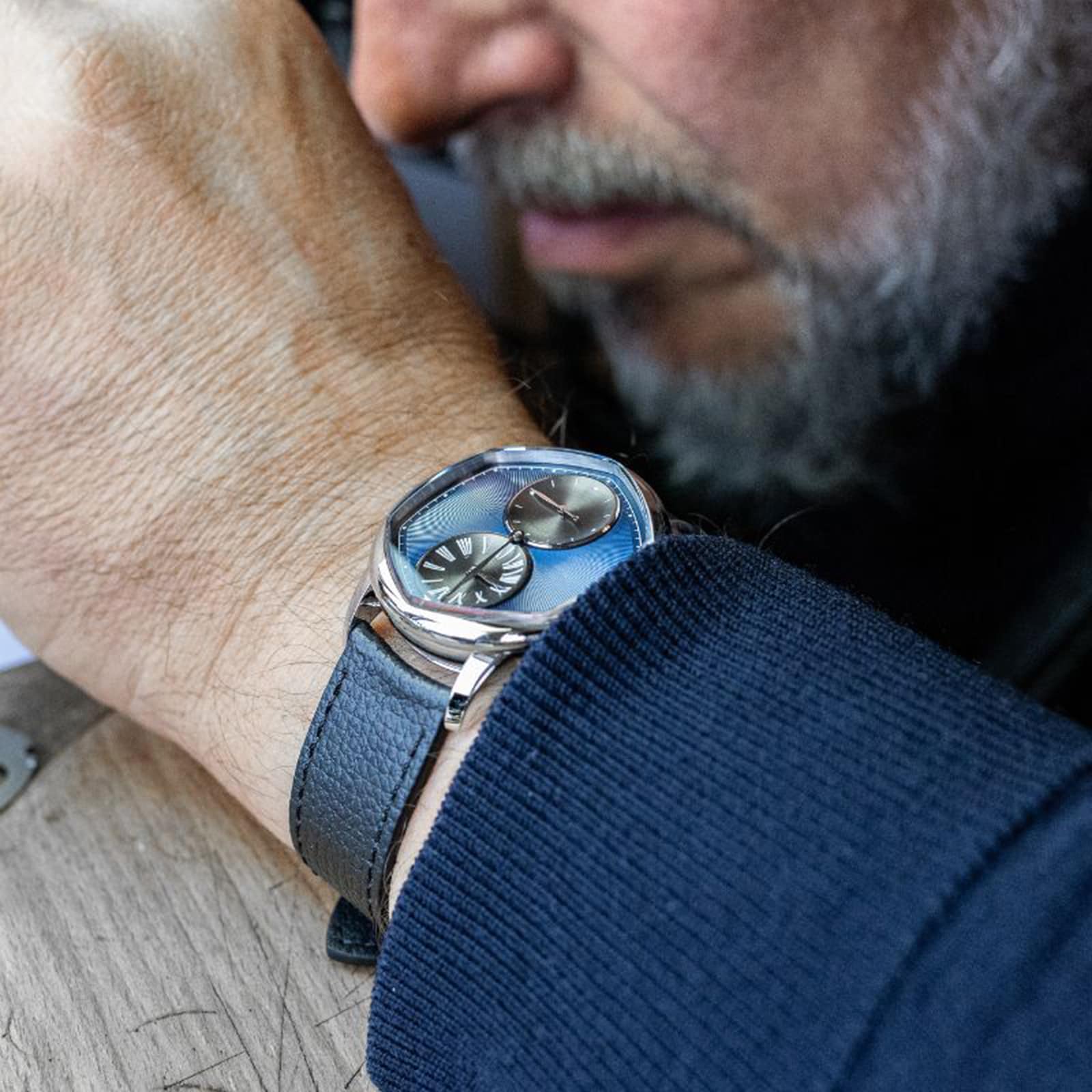 Le Régulateur Louis Erard x Cédric Johner Blue | 39mm, Steel, Leather, Blue Dial - Image 5
