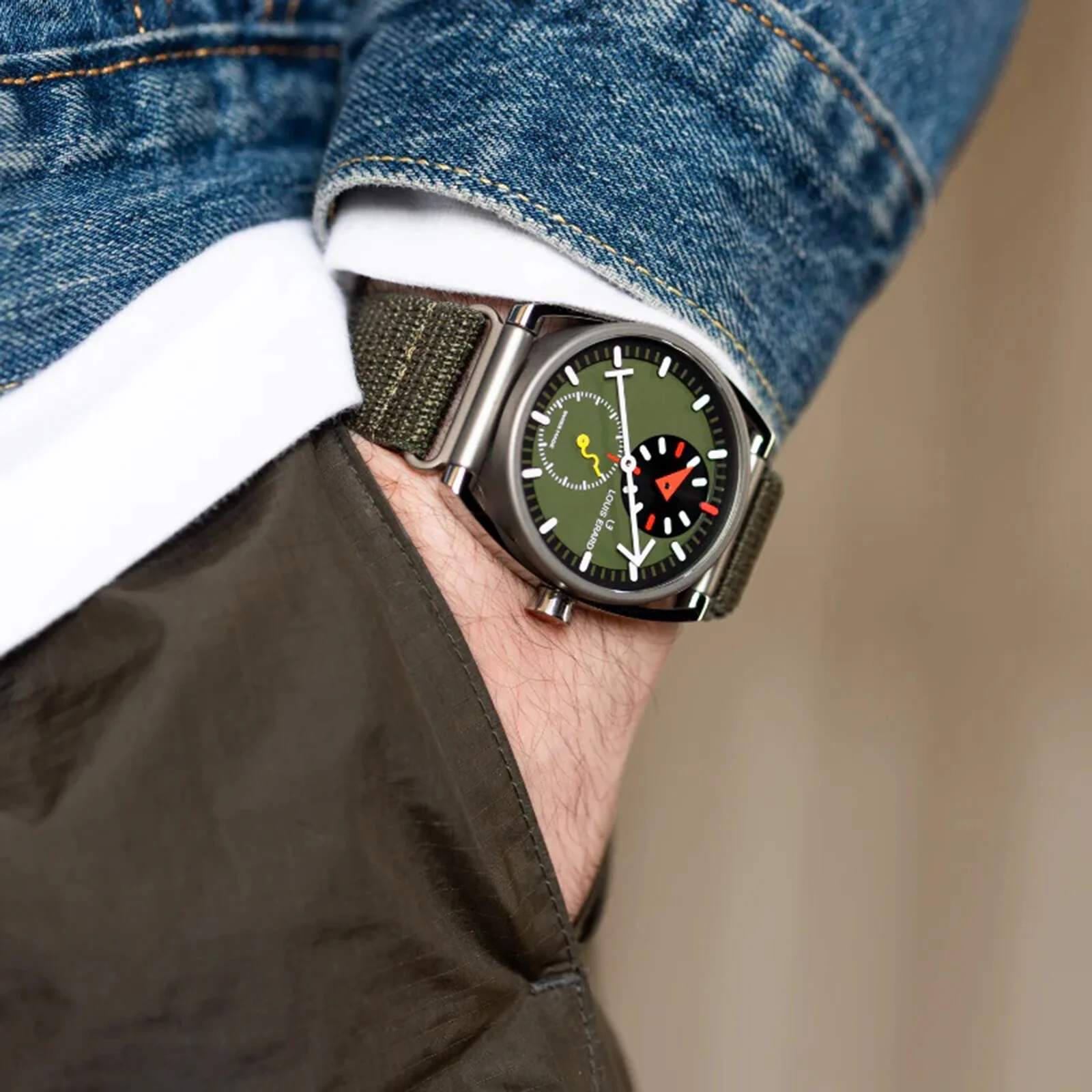 Le Régulateur Louis Erard x Alain Silberstein Khaki | 40mm, Titanium, Nylon, Olive Green Dial - Image 3