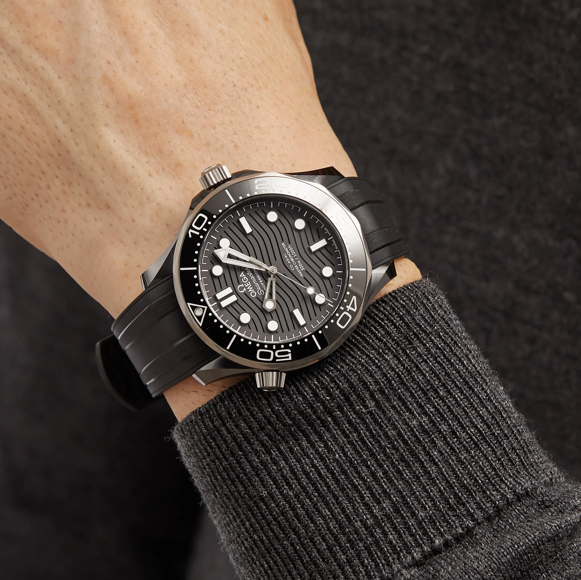 Seamaster Diver 300M | 43.5mm, Ceramic, Rubber, Black Dial, Ref. O21092442001001 - Image 5