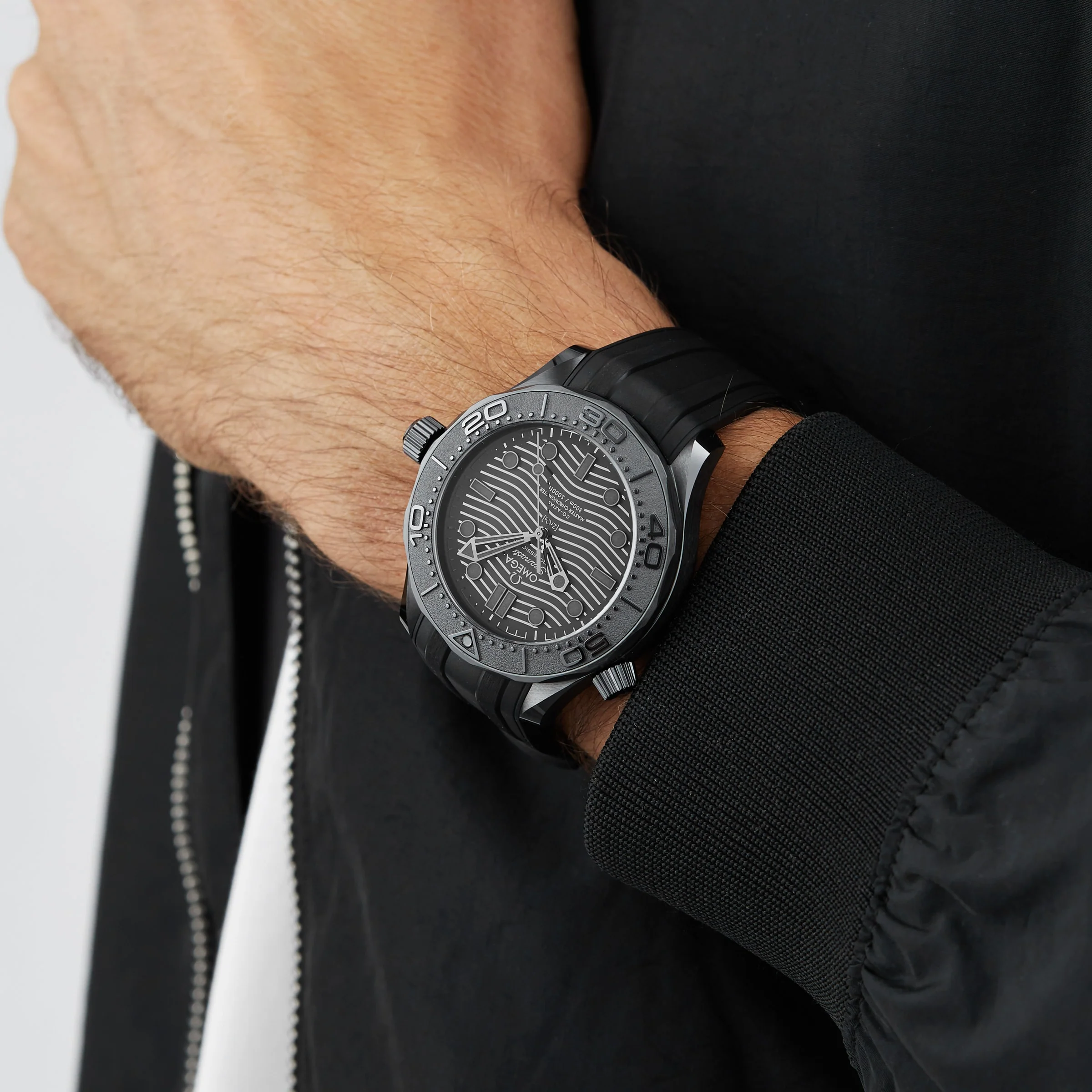 Seamaster Diver 300M Black Black Edition | 43.5mm, Ceramic, Rubber, Black Dial - Image 8