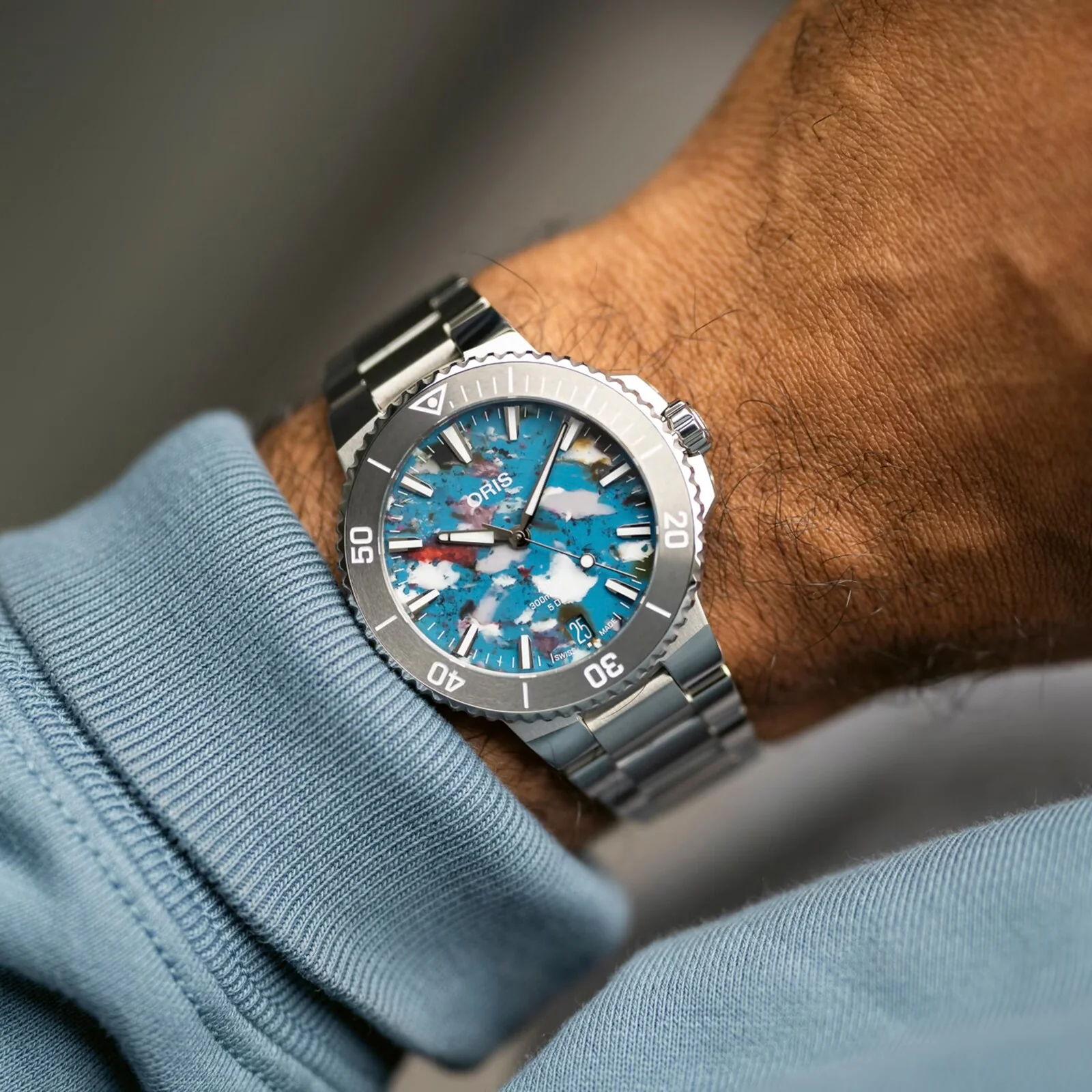 Aquis Date Upcycle Calibre 400 | 43.5mm, Steel, Blue Dial - Image 4