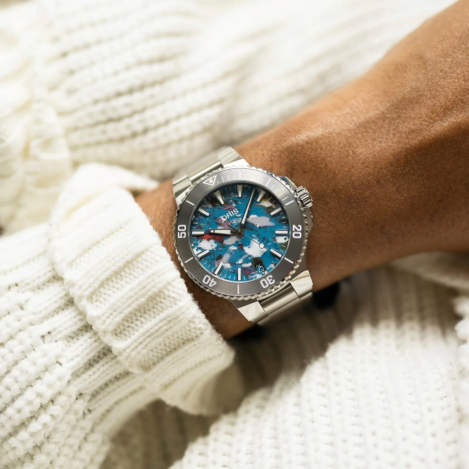 Aquis Date Upcycle Calibre 400 | 43.5mm, Steel, Blue Dial - Image 5
