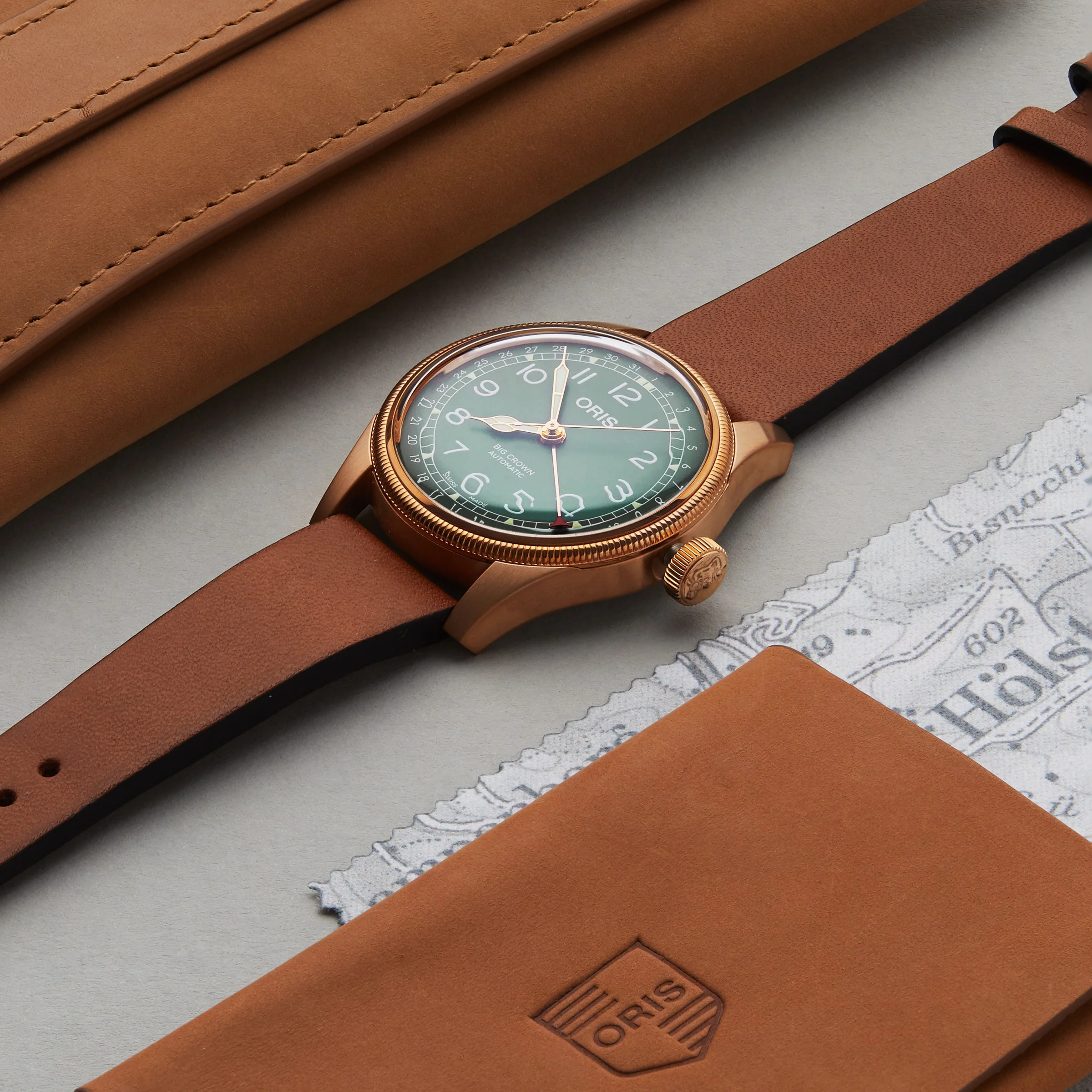 Big Crown Pointer Date 80th Anniversary Edition | 40mm, Bronze, Leather, Green Dial - Image 7