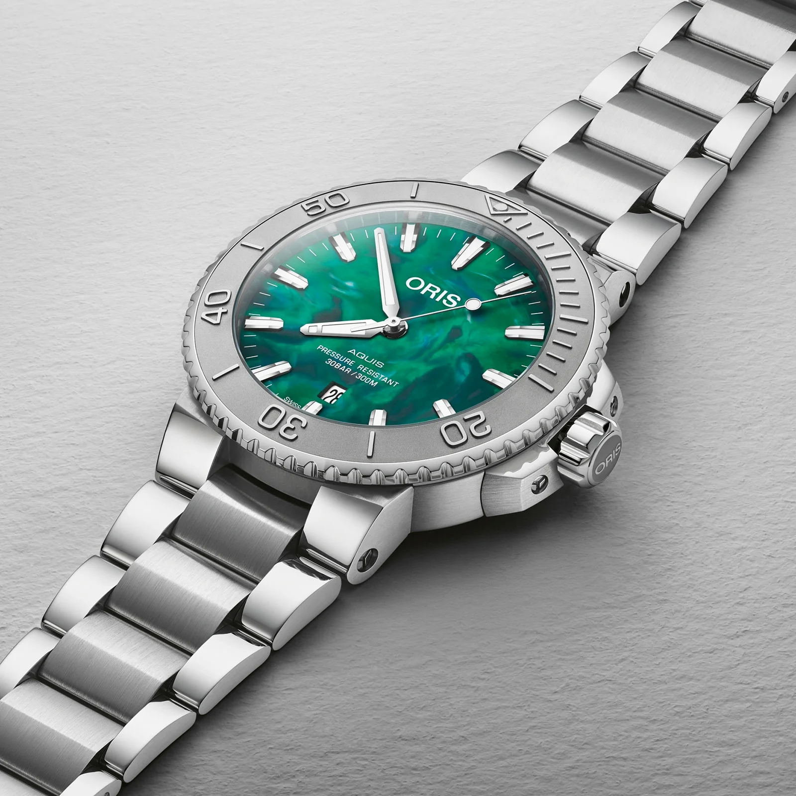 Aquis Oris X Bracenet | 43.5mm, Steel, Green Dial - Image 2