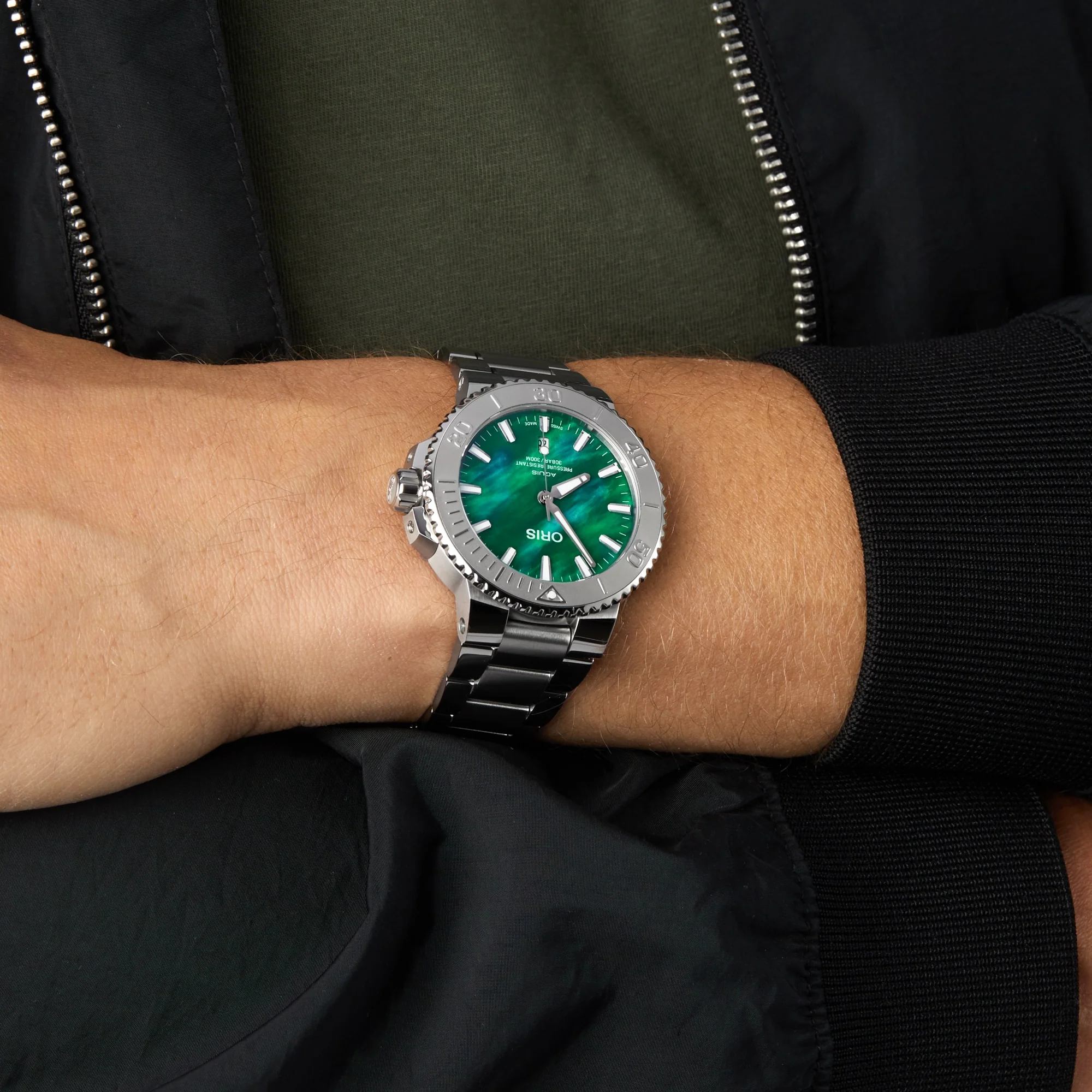 Aquis Oris X Bracenet | 43.5mm, Steel, Green Dial - Image 9