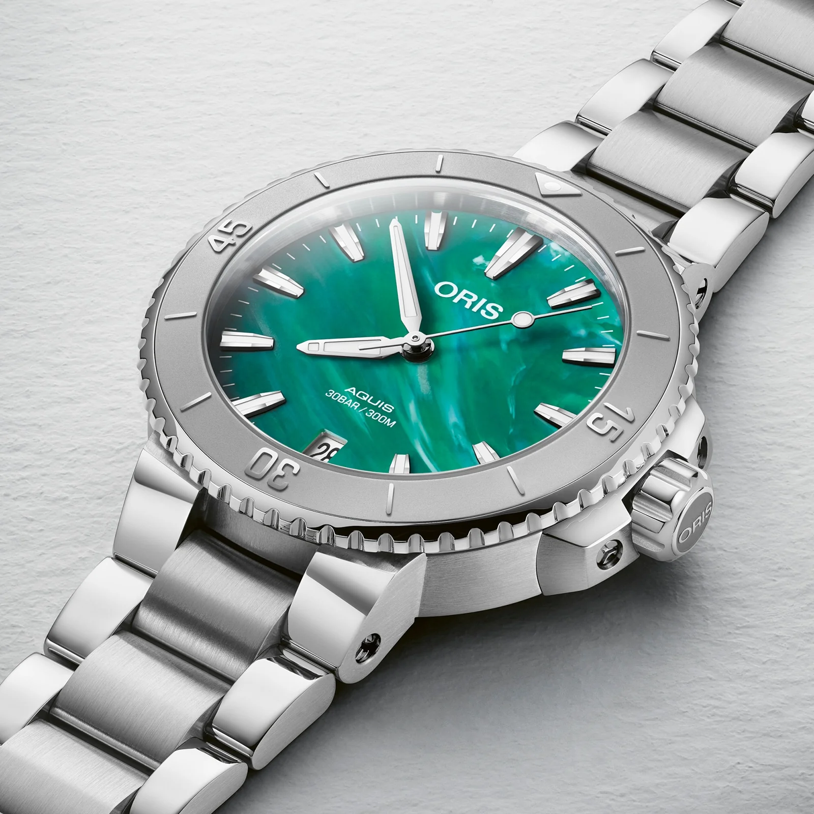 Aquis Oris X Bracenet | 36.5mm, Steel, Green Dial - Image 2