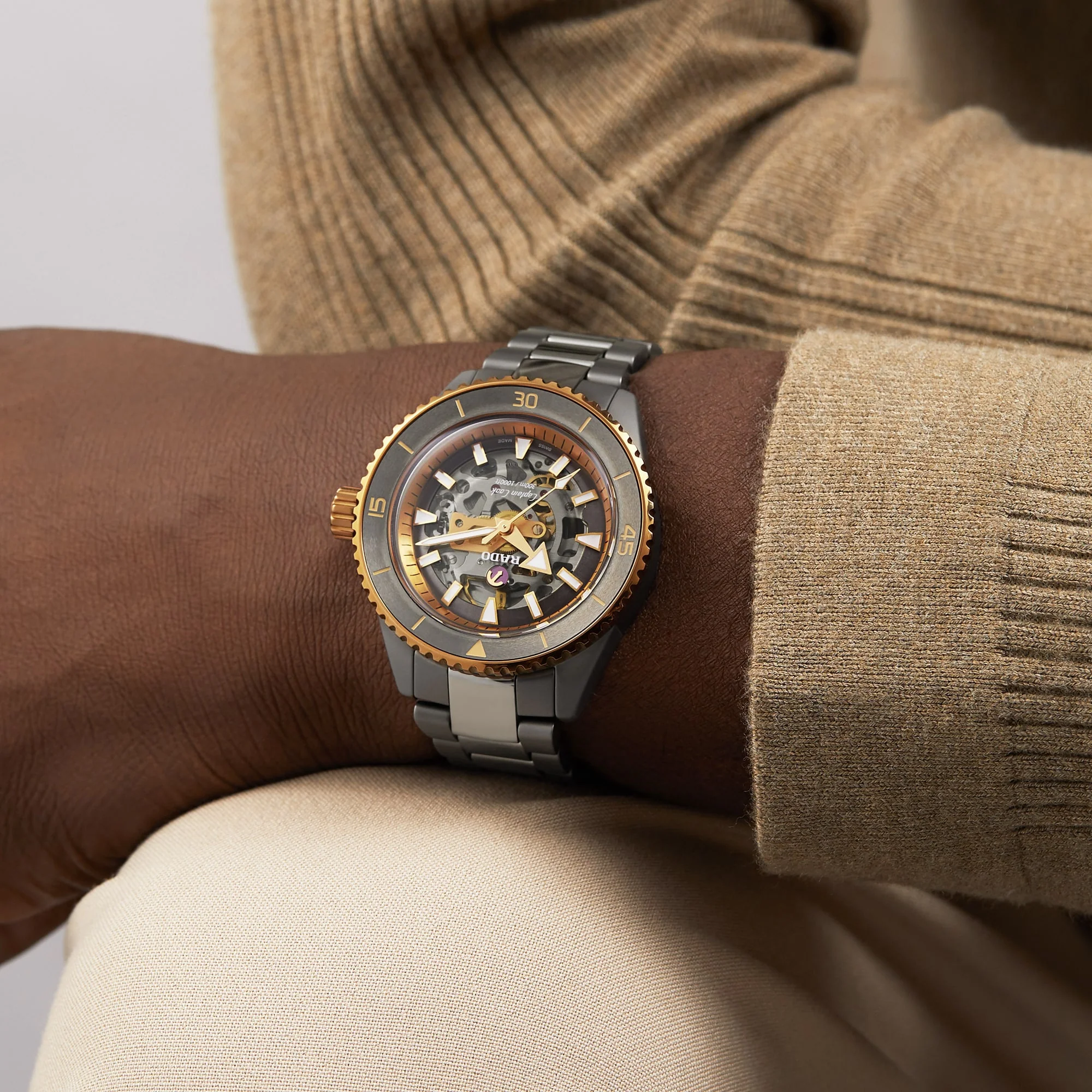 Captain Cook High-Tech Ceramic Skeleton | 43mm, Ceramic & Steel PVD Rose Gold, Ceramic, Grey Dial - Image 6
