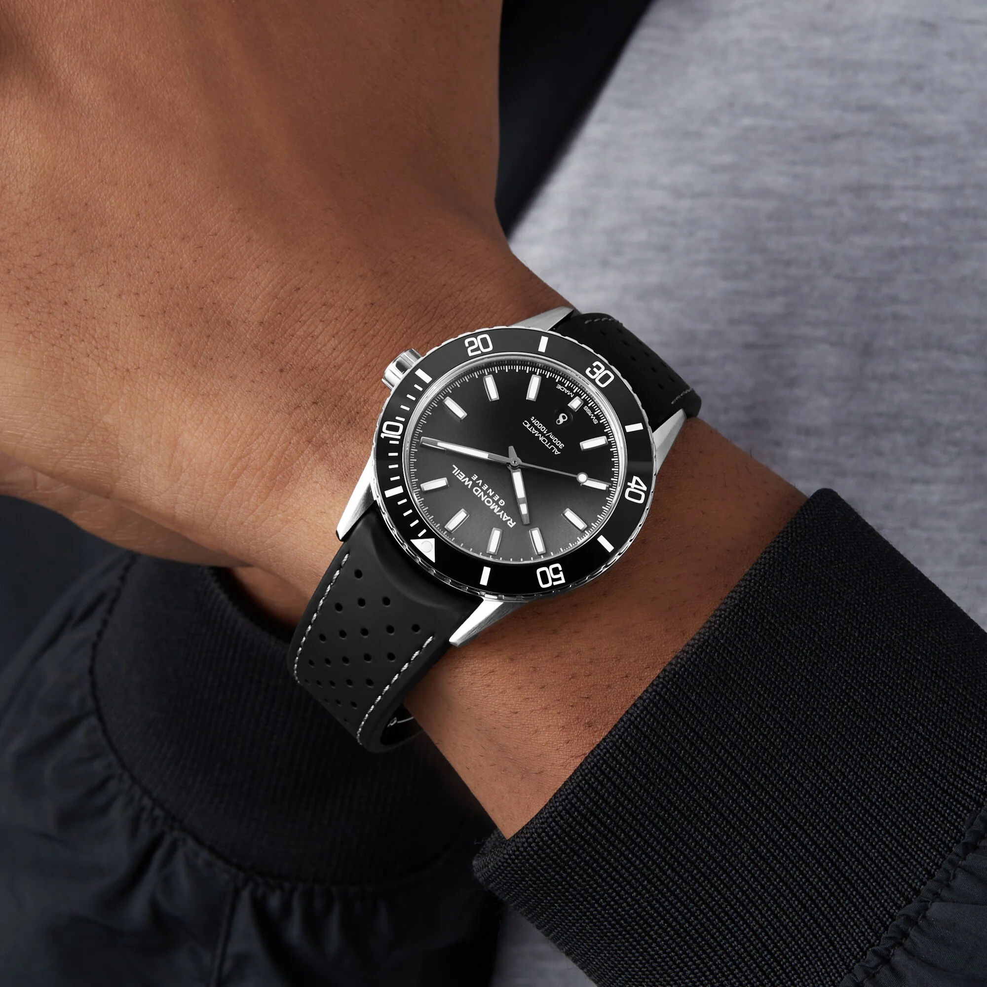 Freelancer Diver Black Dial | 42.5mm, Steel, Rubber, Black Dial - Image 8