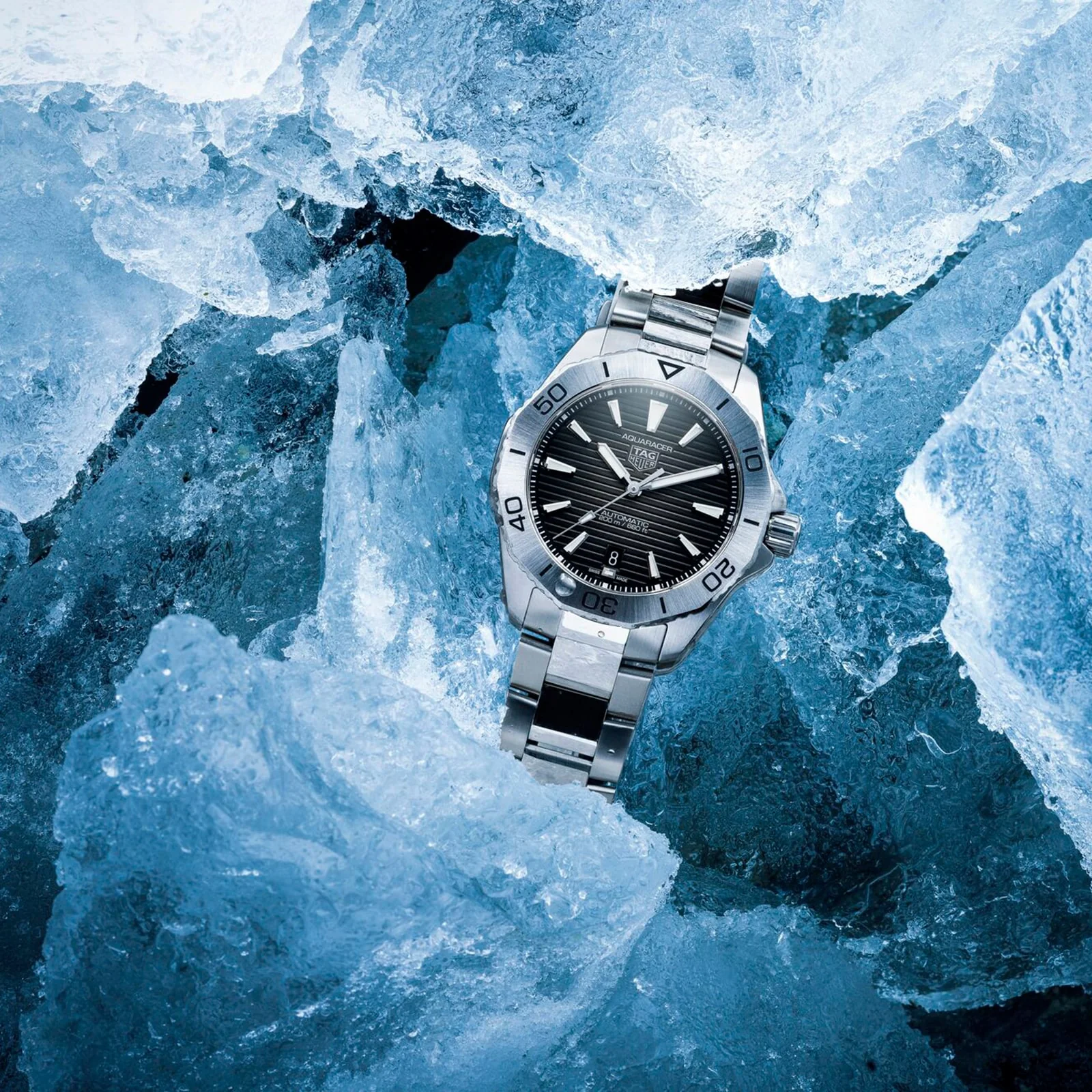 Aquaracer Professional 200 Date | 40mm, Steel, Black Dial - Image 9