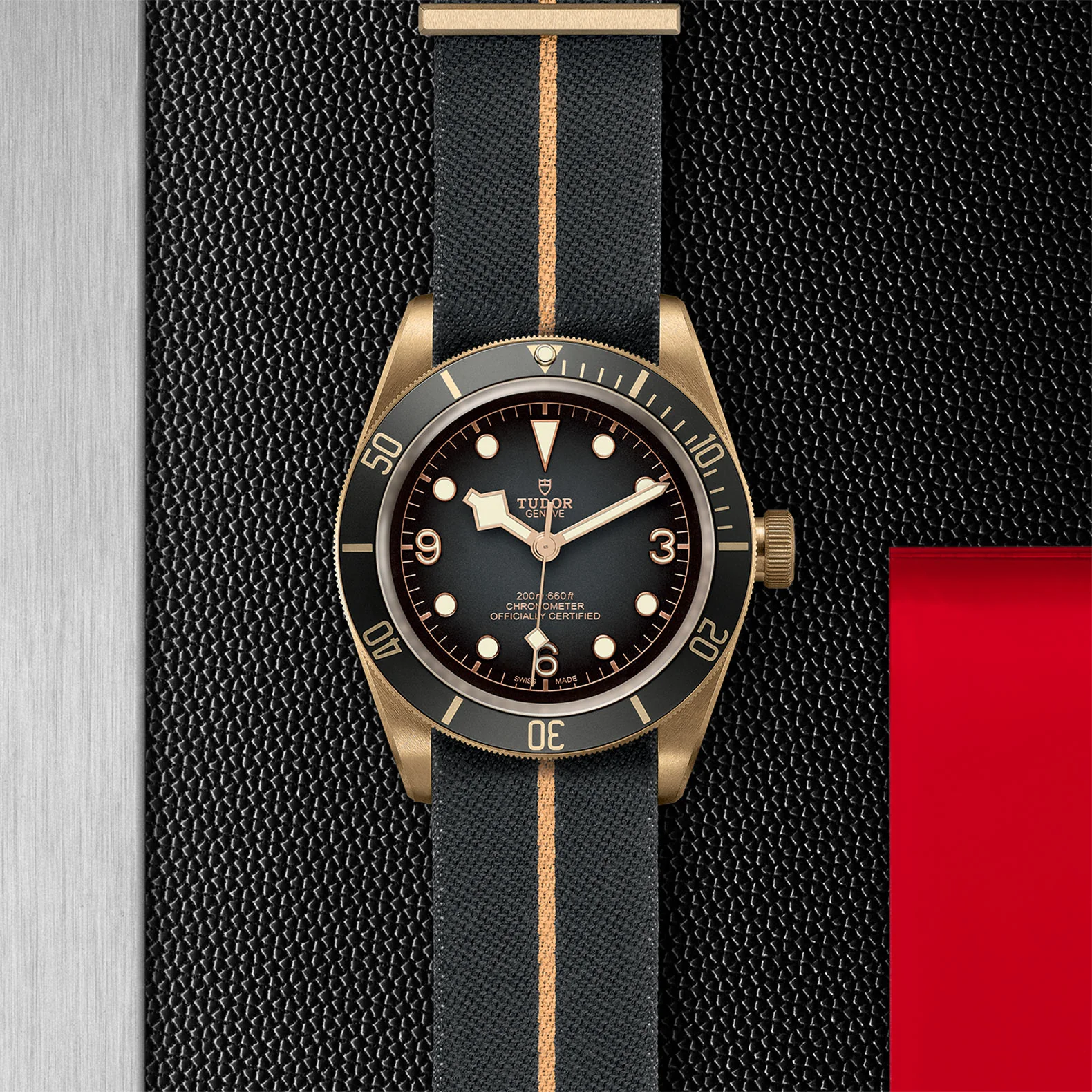Black Bay Bronze | 43mm, Bronze, Fabric, Grey Dial - Image 4
