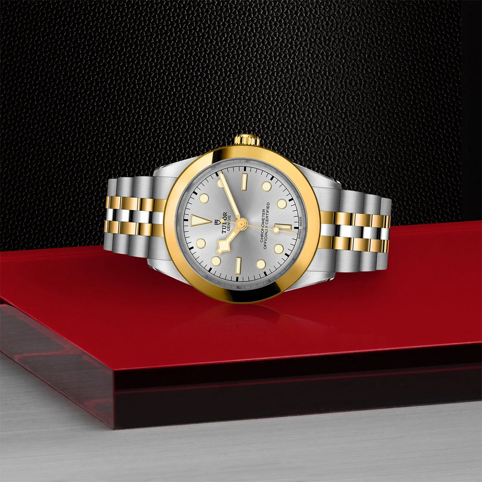 Black Bay One 39 S&G | 39mm, Two-Tone Steel & 18K Yellow Gold, Silver Dial - Image 3
