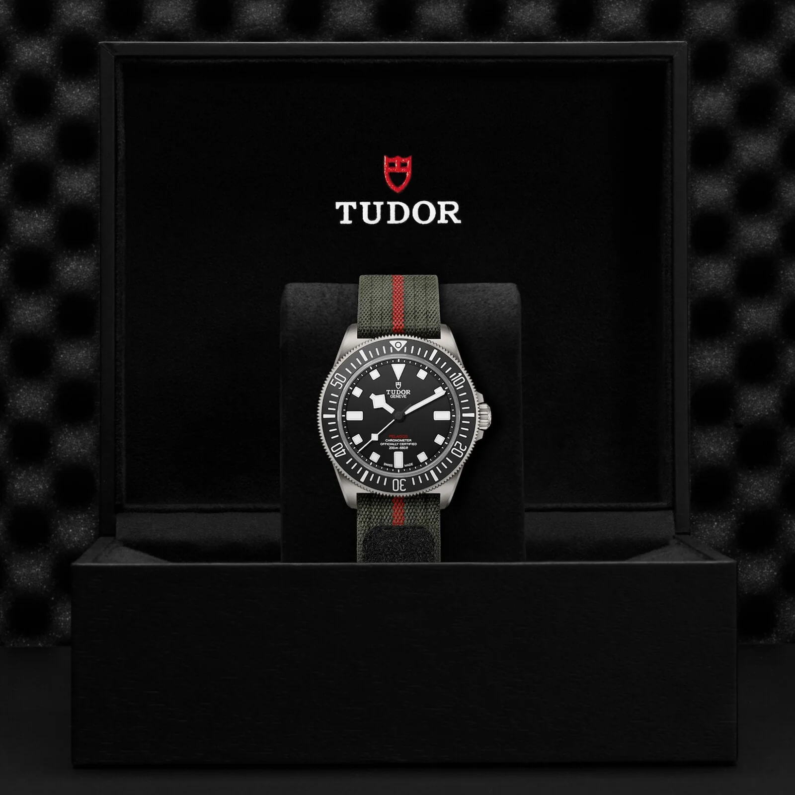Pelagos FXD | 42mm, Titanium, Fabric, Black Dial - Image 9