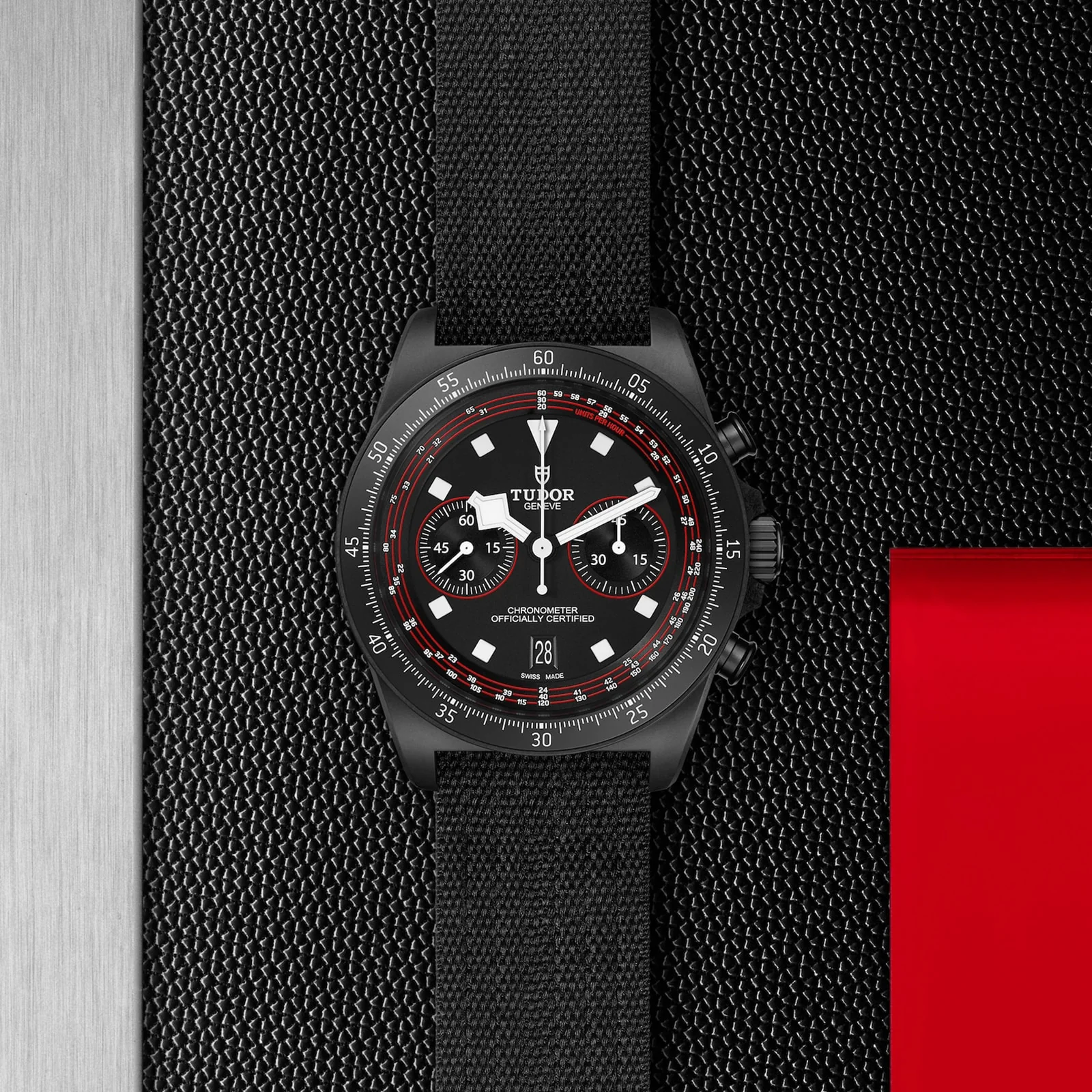 Pelagos FXD Chrono | 43mm, Carbon Fibre, Fabric, Black Dial - Image 6