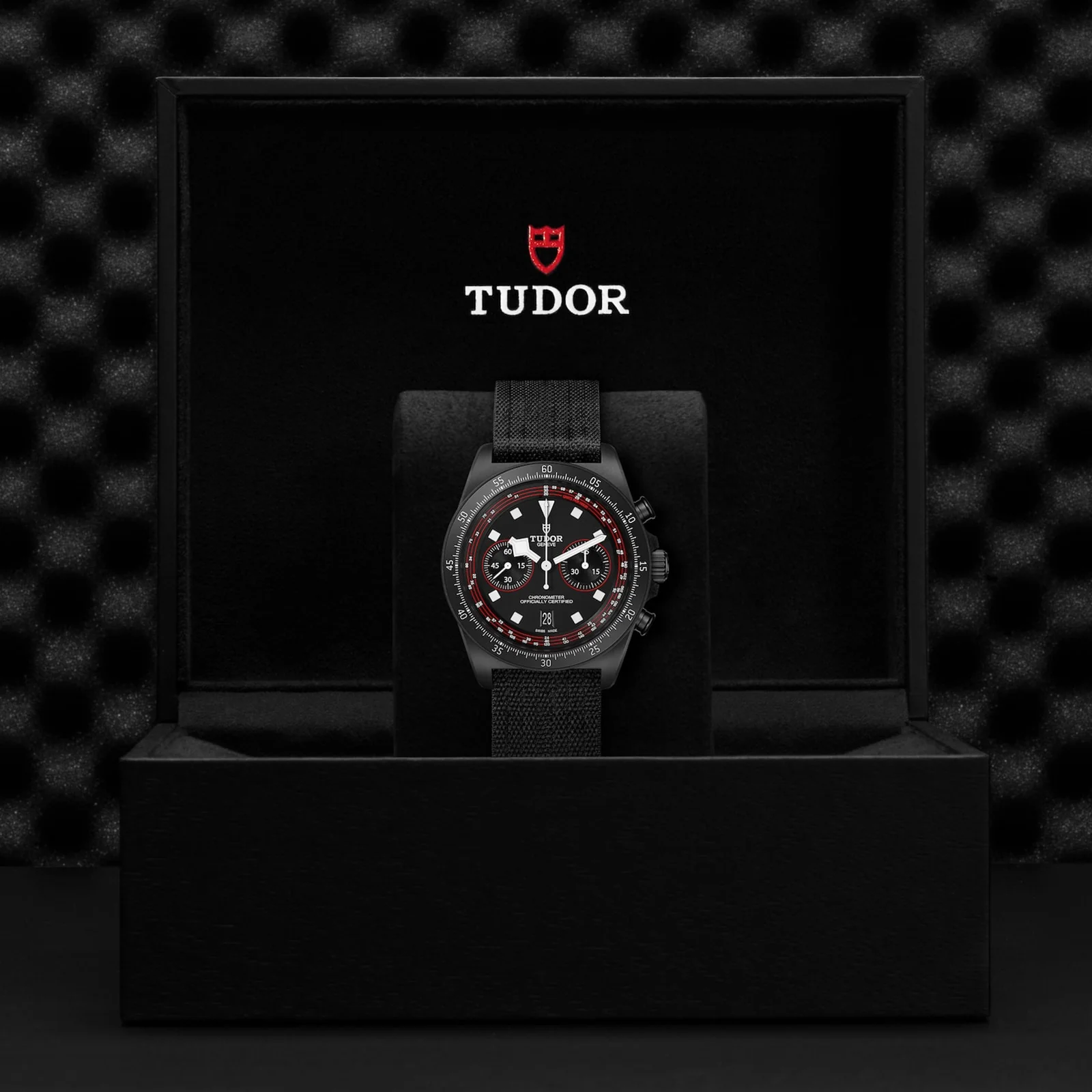 Pelagos FXD Chrono | 43mm, Carbon Fibre, Fabric, Black Dial - Image 8