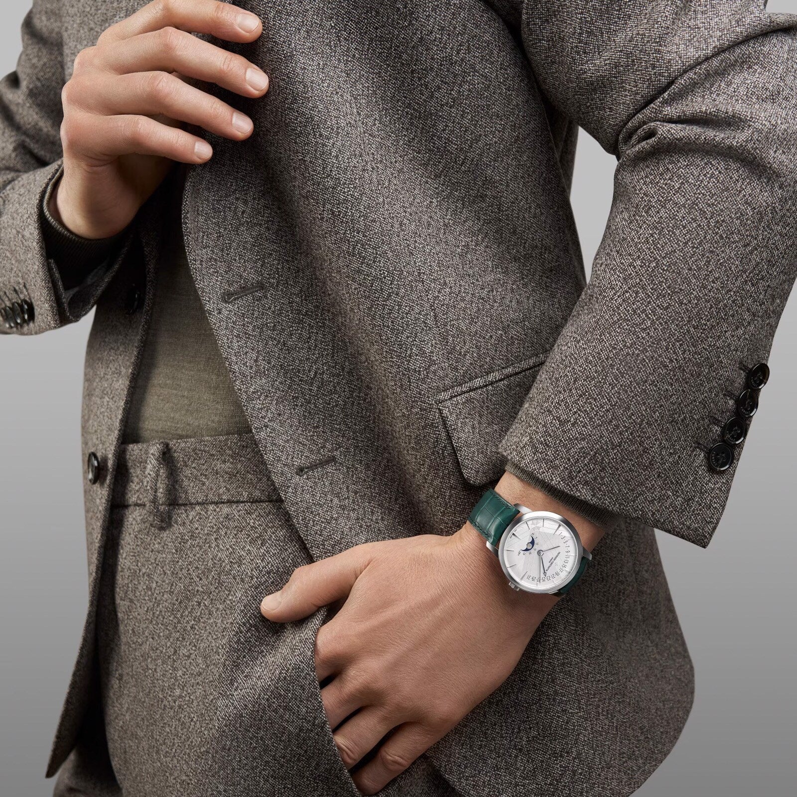 Patrimony Moon Phase Retrograde Date | 42.5mm, 18K White Gold, Leather, Texture, Silver Dial - Image 7